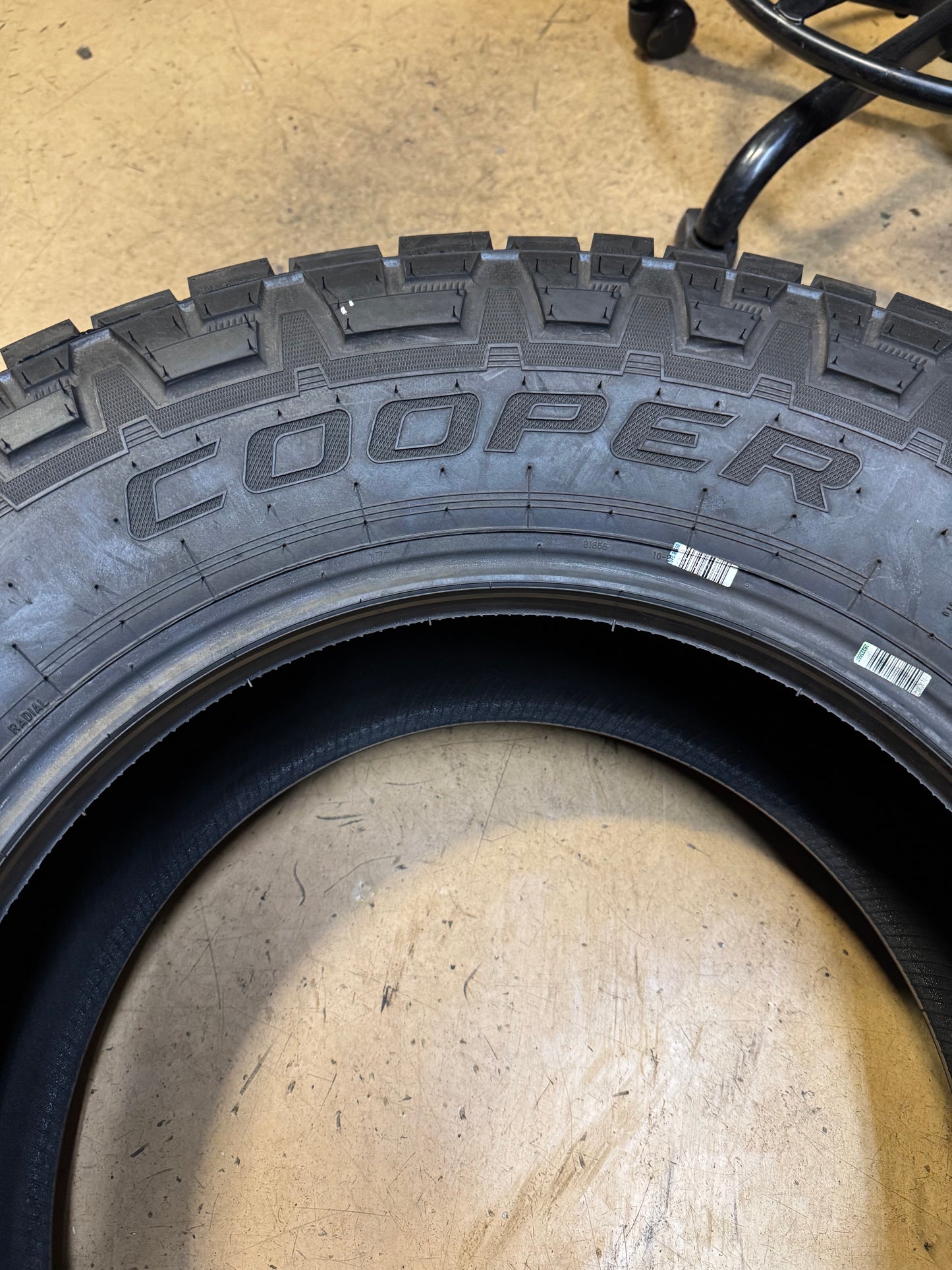 COOPER DISCOVERER AT3 XLT BSW LT 285 70 17 121/118S 10PLY ALL TERRAIN TIRE 170053002
