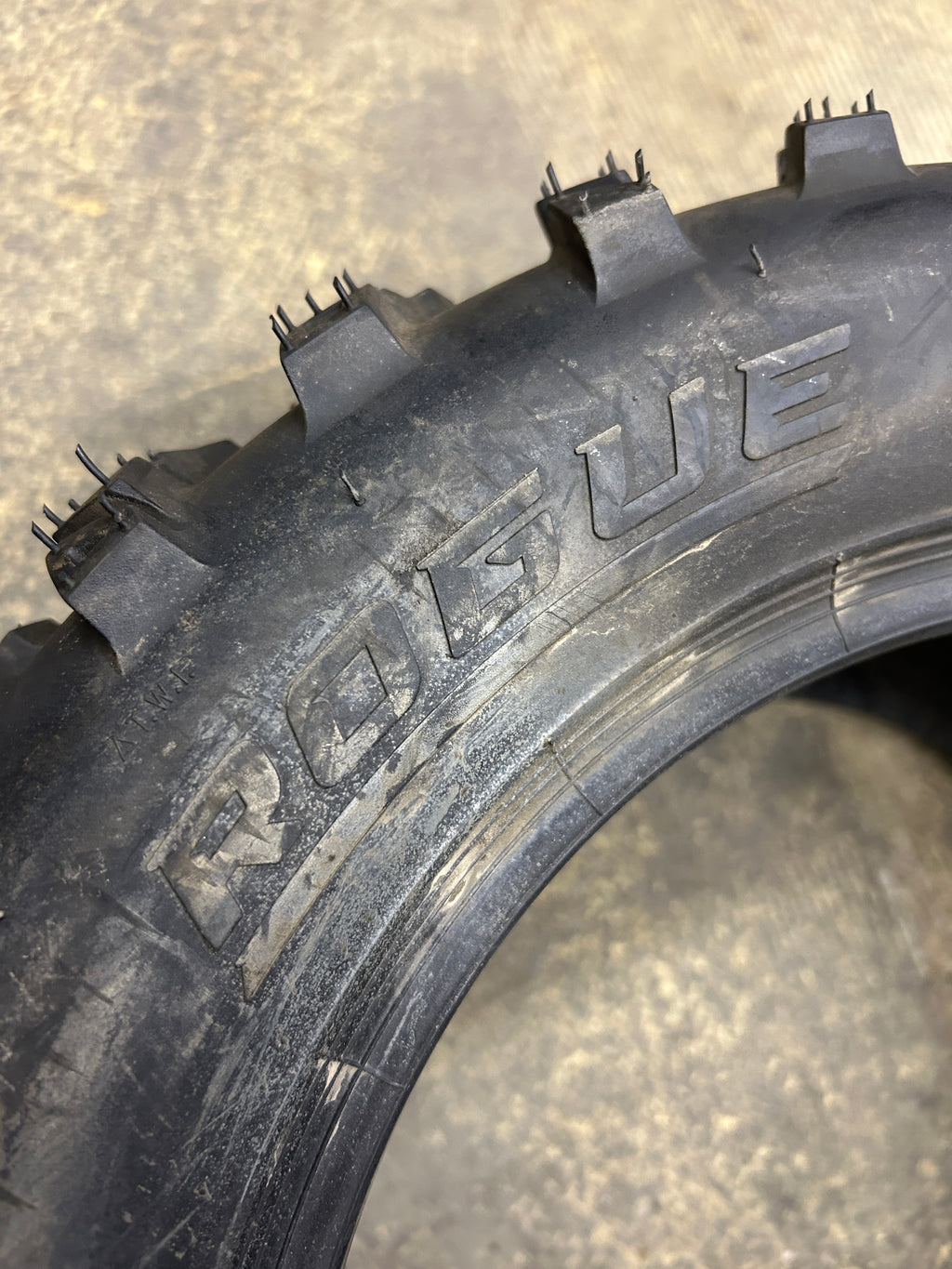 GTW ROGUE BSW  22 11 12 65J 4PLY GOLF TIRE 20081