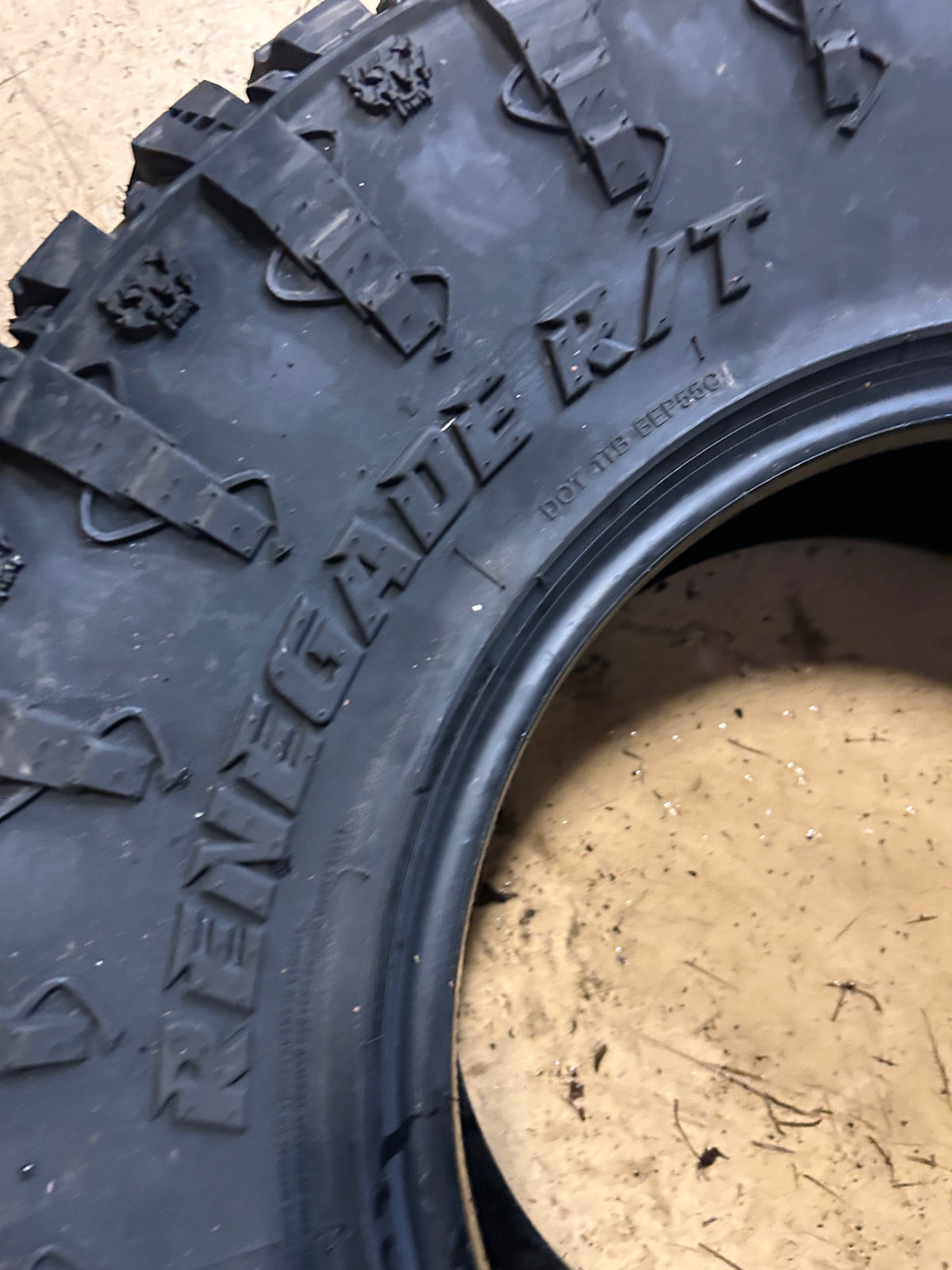 RADAR RENEGADE R/T BSW LT 35 12.5 17 125Q 10PLY RUGGED TIRE RASYTH0265
