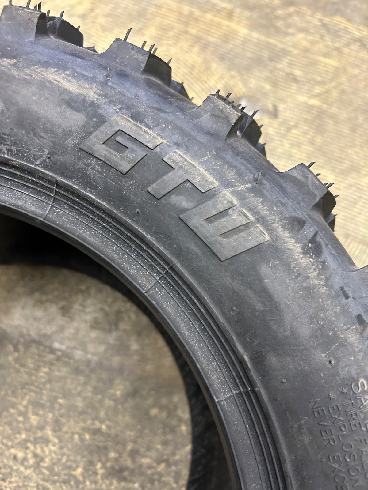 GTW ROGUE BSW  22 11 12 65J 4PLY GOLF TIRE 20081