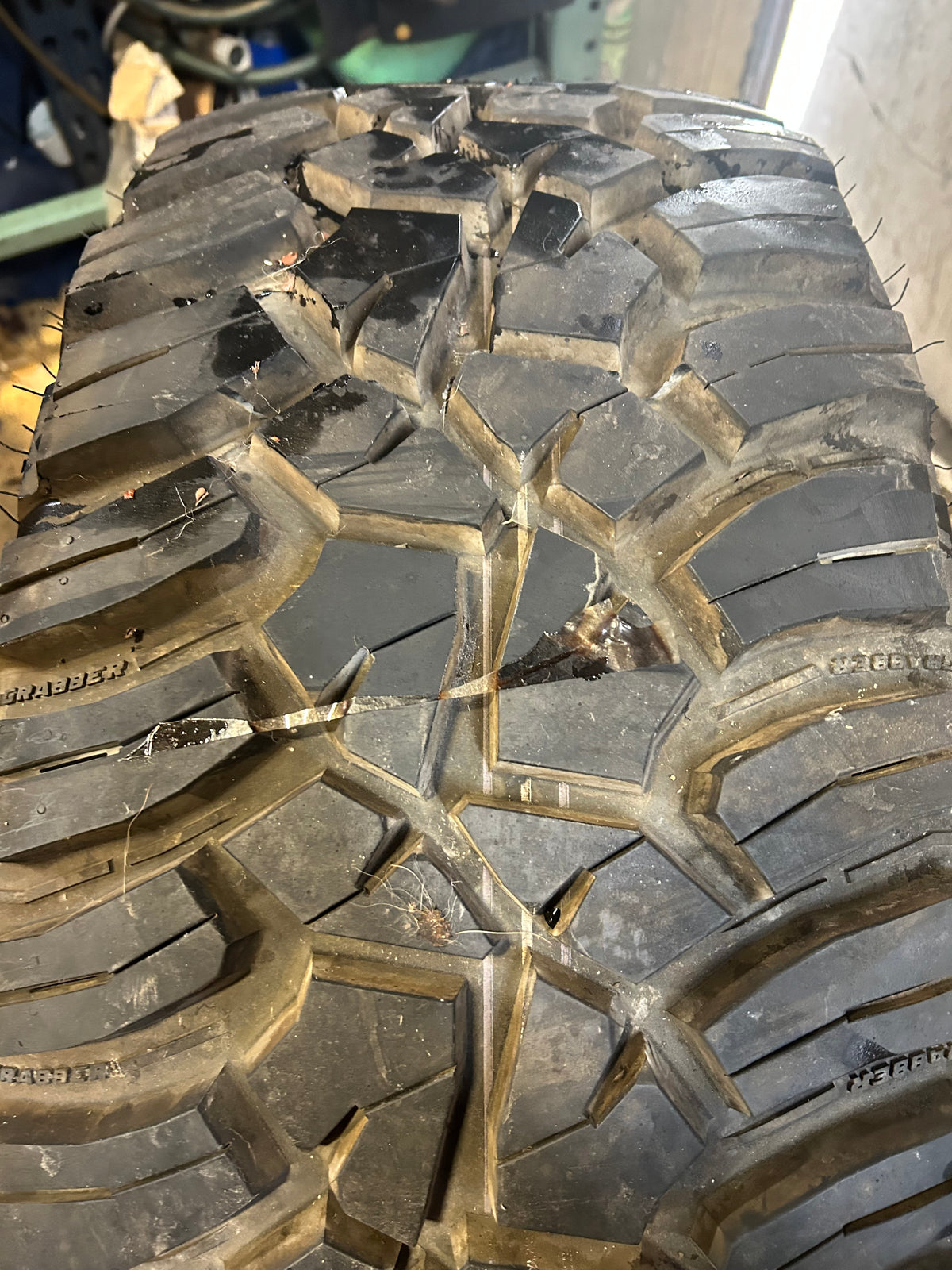 USED 20/32"GENERAL GRABBER X3 BSW LT 33 12.5 18 118Q 10PLY MUD TIRE 04505940000