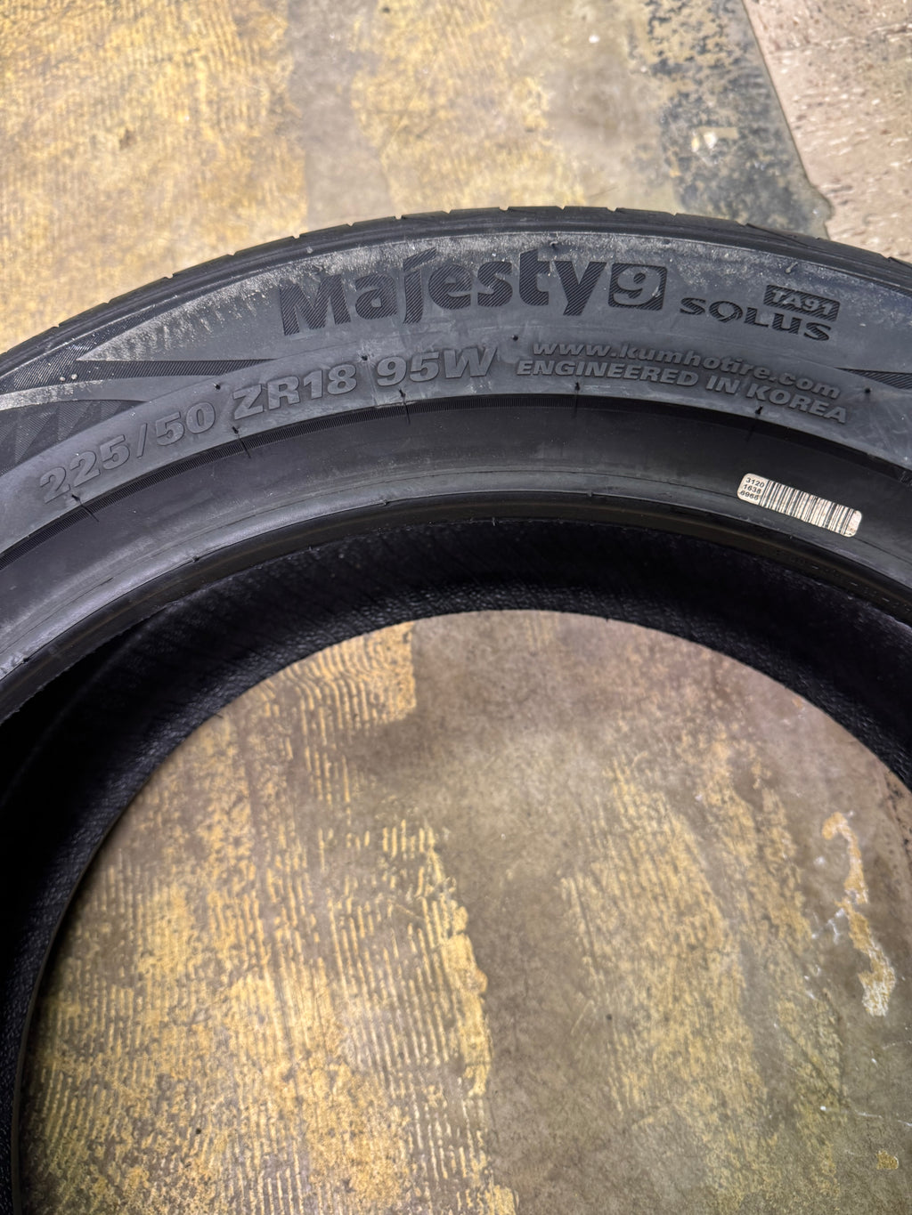 KUMHO MAJESTY 9 SOLUS TA91 BSW P 225 50R 18 95W ALL SEASON TIRE 2229733