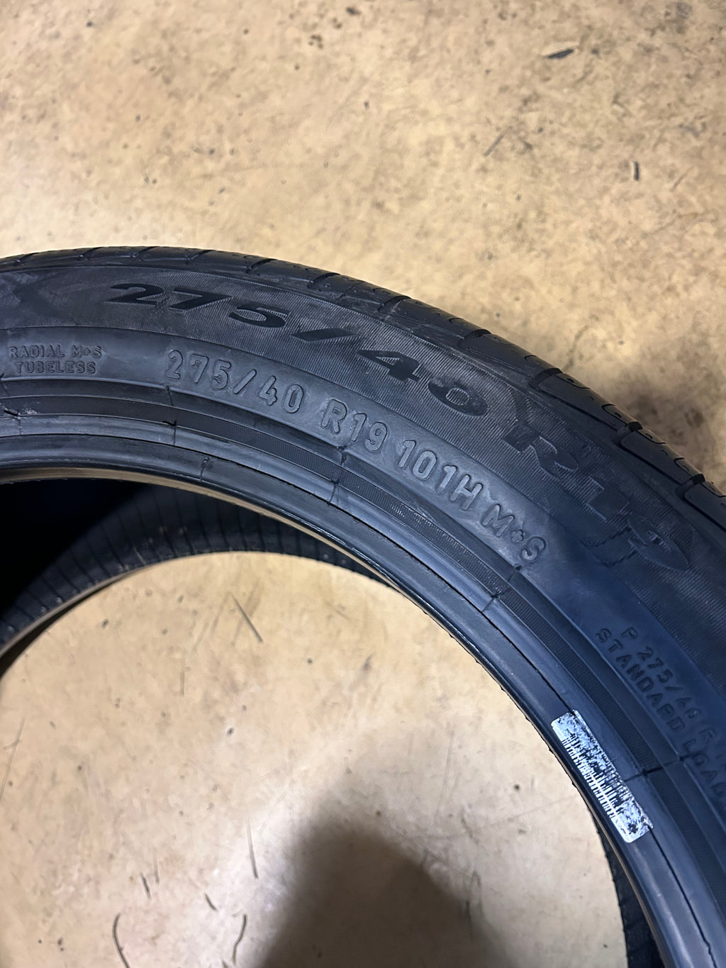 USED 7.5/32” PIRELLI CINTURATO P7 RUNFLAT MOE BSW P 275 40 19 101H  TIRE 2181300