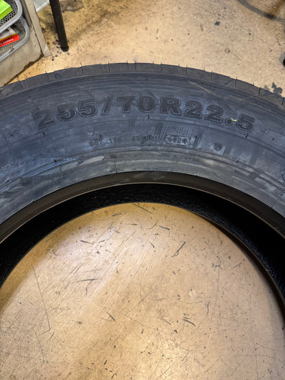 KUMHO KRS12 BSW 255 70 22.5 140/137L 16PLY STEER TIRE 2245583
