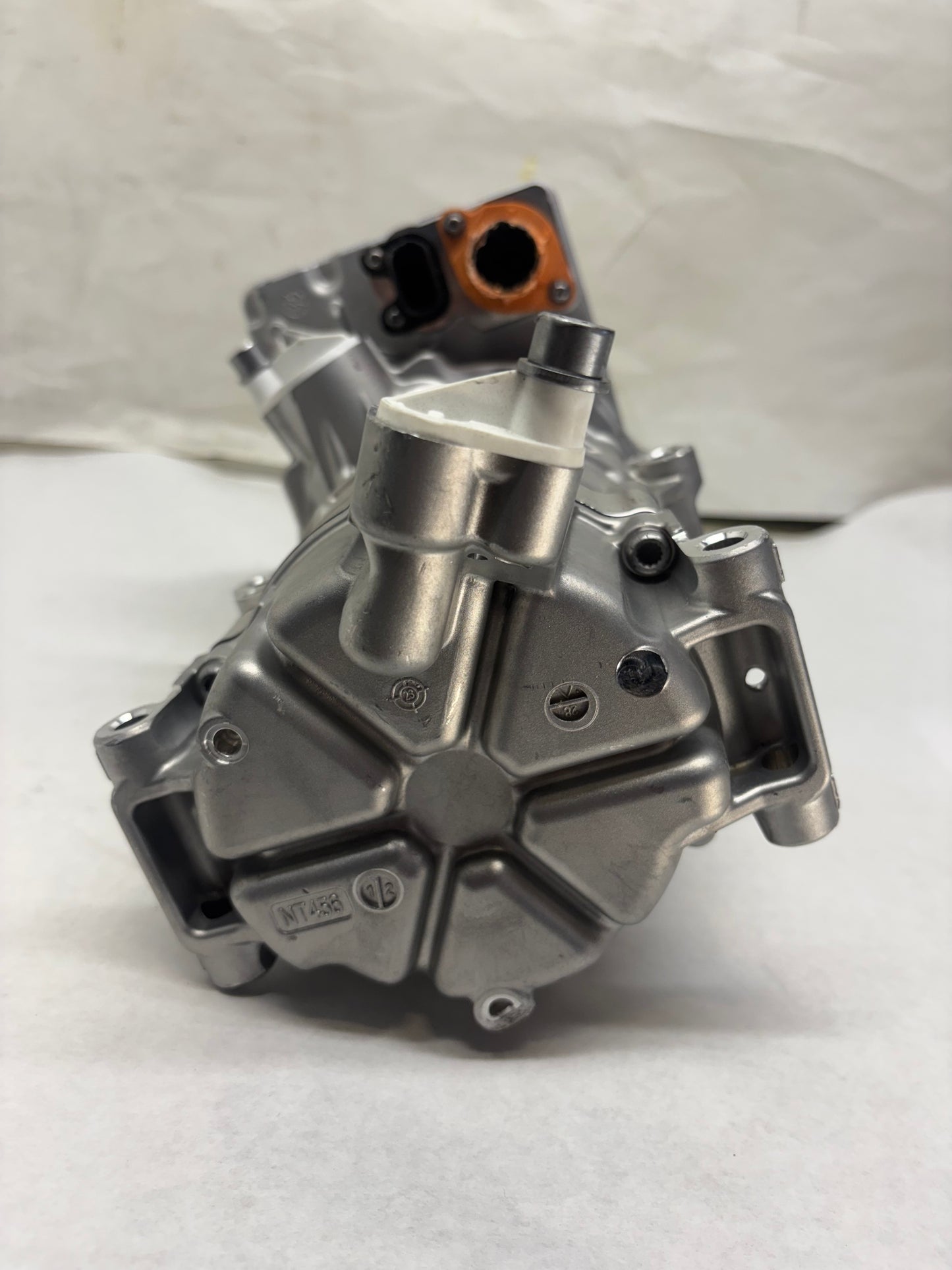 FREIGHTLINER AC COMPRESSOR 57CC 400V ERC MAHLE 22-79626-000 DAMAGED - 1