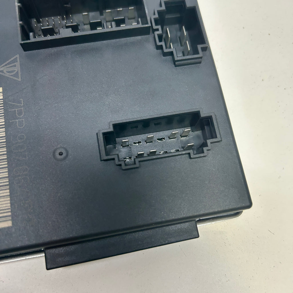 PORSCHE BODY CONTROL MODULE  7PP07064DG