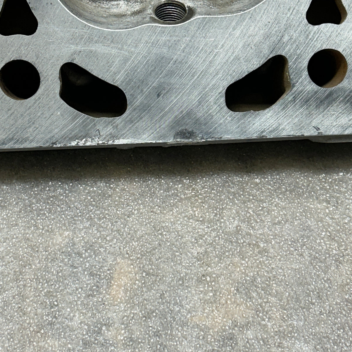 PORSCHE 928 S2 4.7L V8 CYLINDER HEAD MISSING PARTS 9281043483R