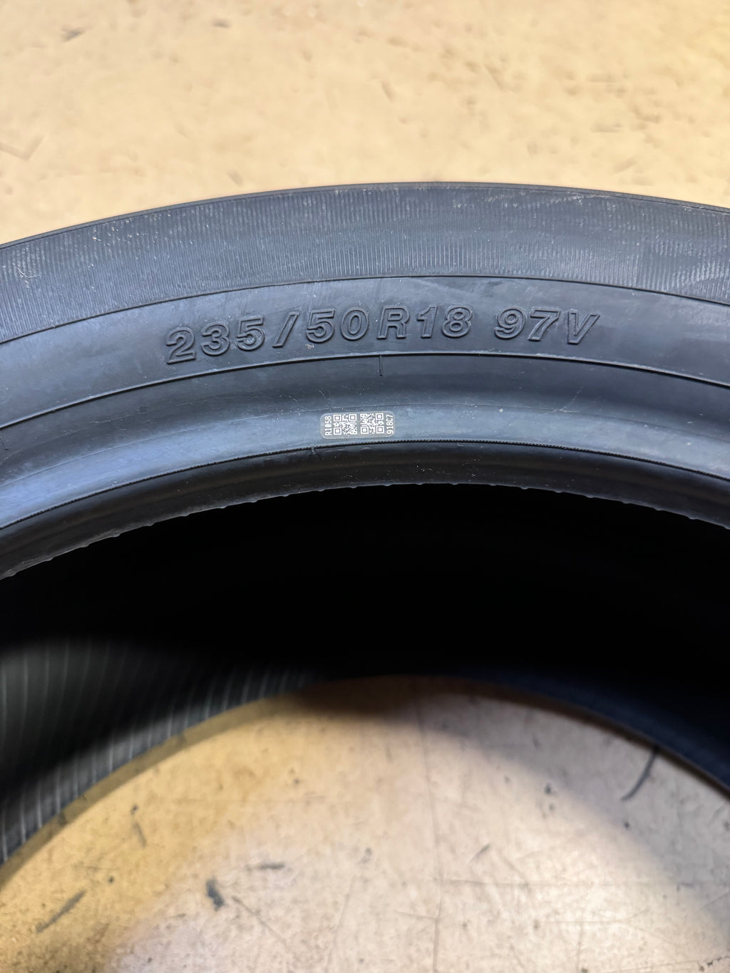 2 NOS YOKOHAMA C.DRIVE 2 Z.P.S (MOE) (RUN FLAT) BSW P 235 50 18 97V TIRE 110102814