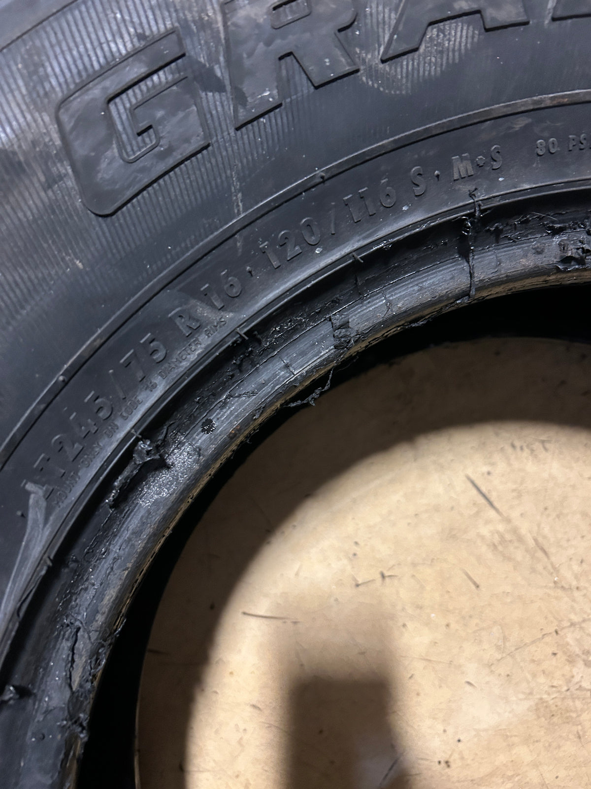 GENERAL GRABBER HTS60 BSW LT 245 75 16 120/116S ALL SEASON TIRE 04505090000
