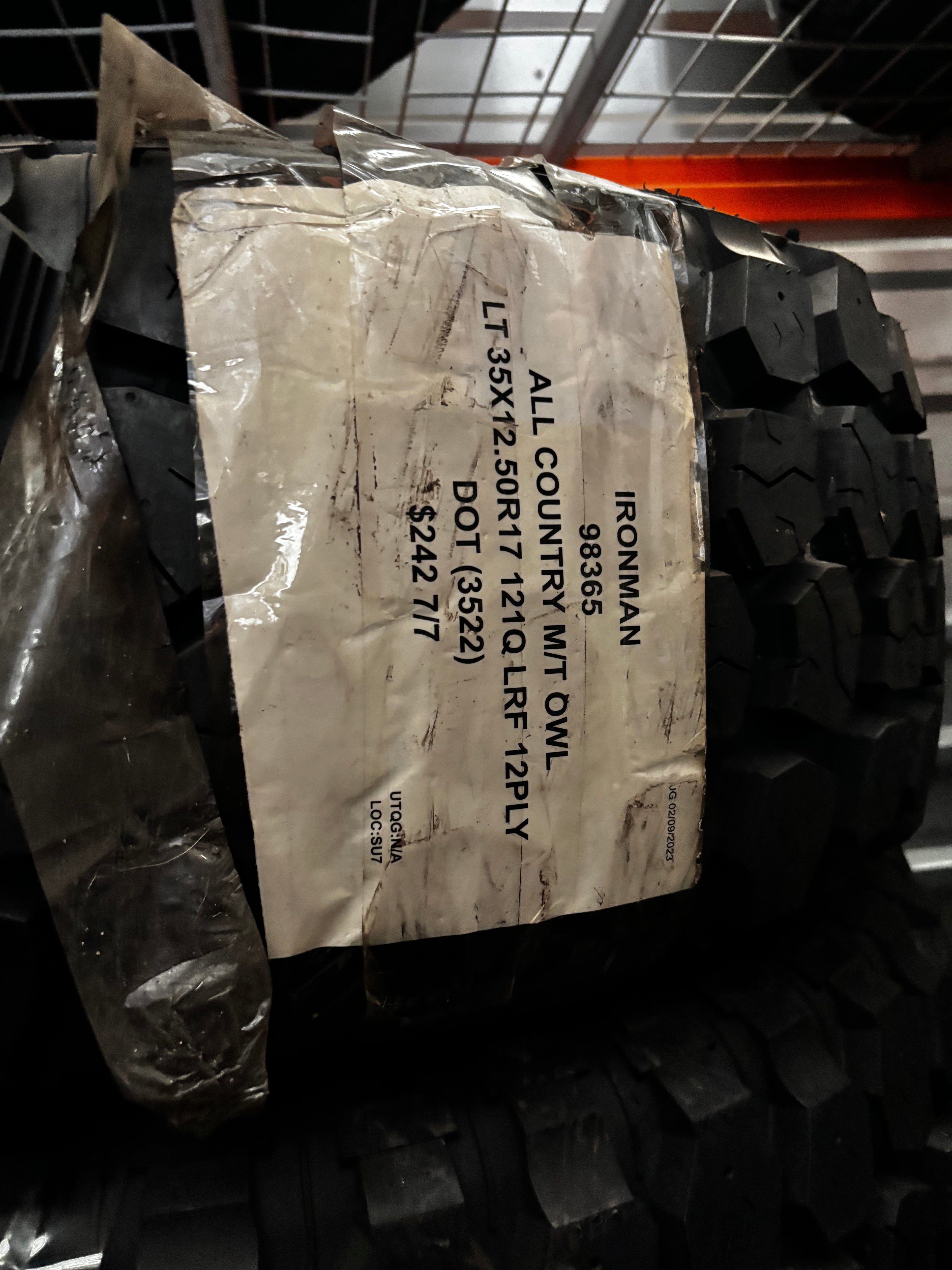 (TODO) IRONMAN ALL COUNTRY MT OWL LT 35 12.5 17 121Q LRF 12PLY MUD TERRAIN TIRE 98365