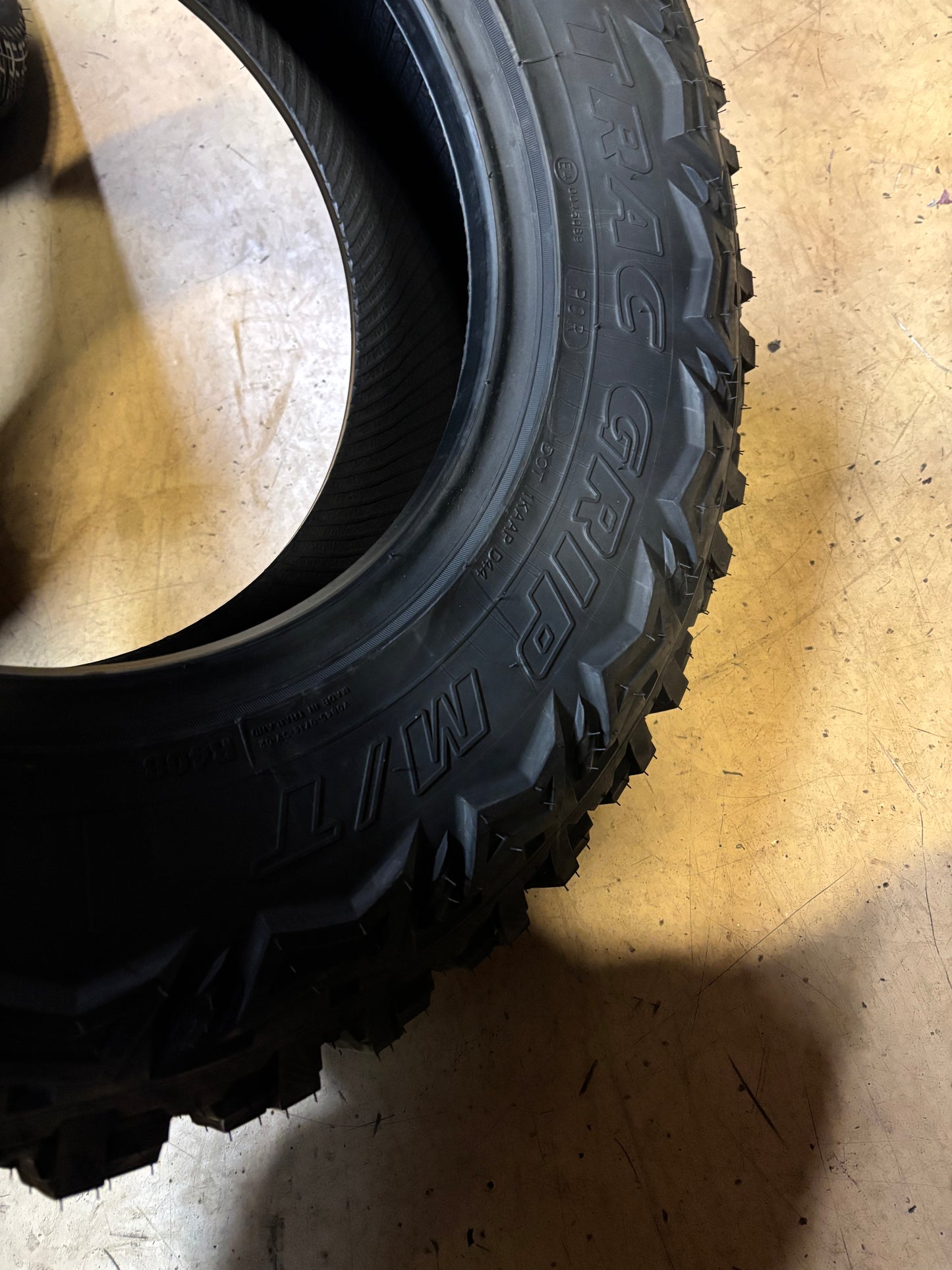 THUNDERER TRAC GRIP M/T R408 BSW LT 235 75 15 104/101Q LRC 6 PLY MUD TERRAIN TIRE TH2467