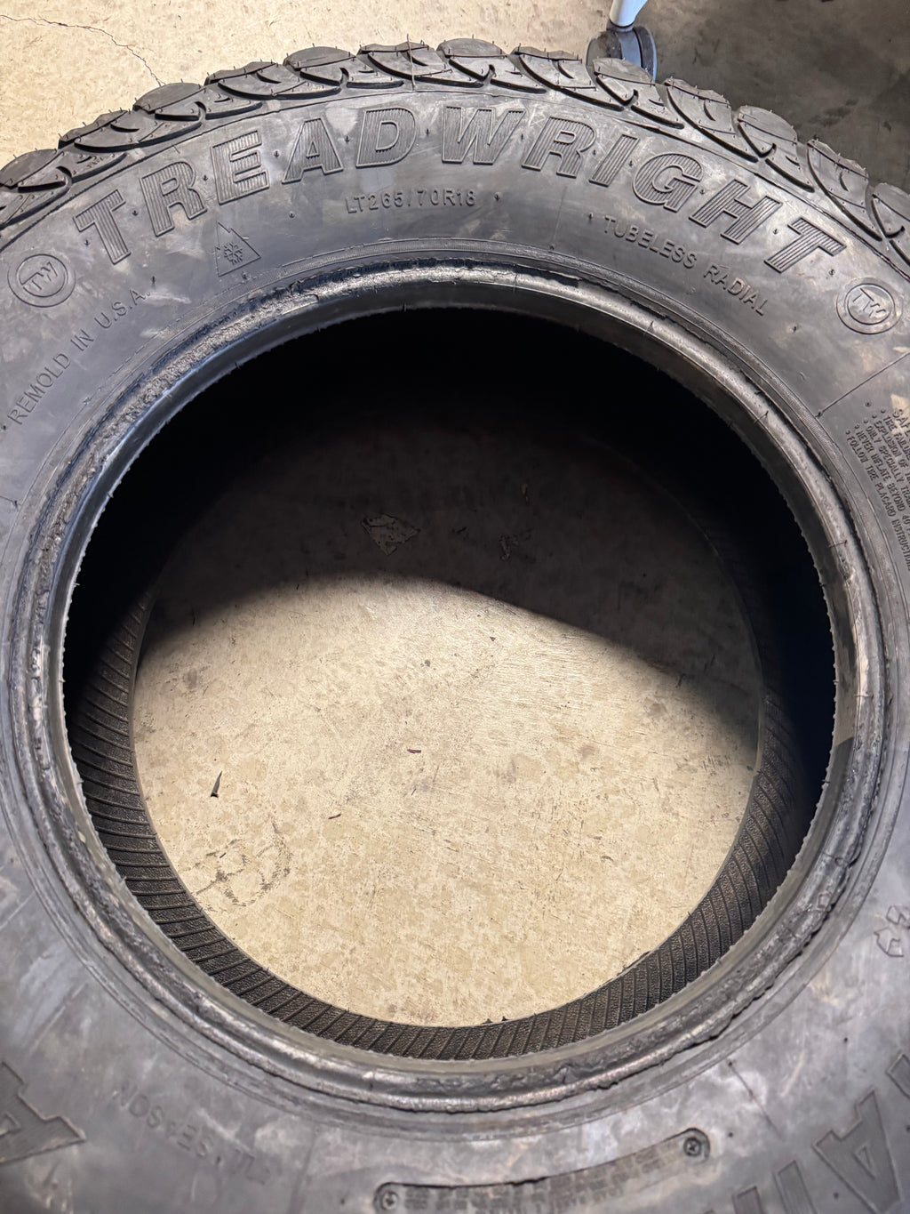 2 NOS TREADWRIGHT AXIOM BSW LT 265 70 18 124/121R 10PLY ALL TERRAIN TIRE TWA2657018