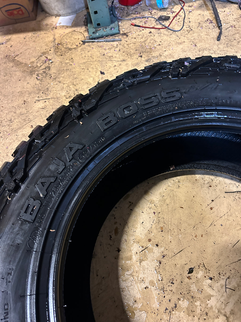 MICKEY THOMPSON BAJA BOSS A/T LT 285 65 20 127/124Q ALL TERRAIN TIRE 331032001