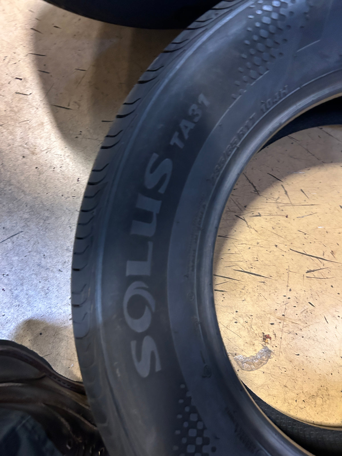 2 NOS KUMHO SOLUS TA31 BSW P 235/65R17 104H ALL SEASON TIRE 2161953