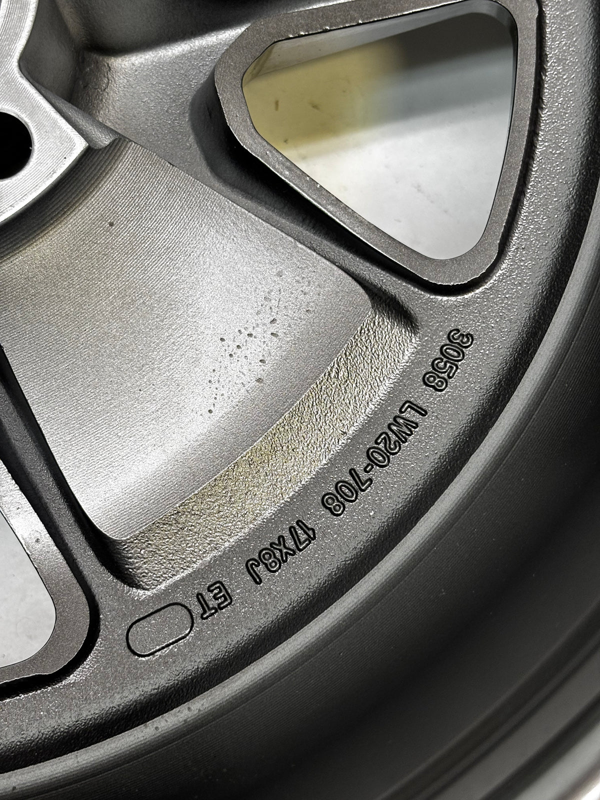 LEGENDARY WHEEL CO. STYLED ALLOY WHEEL 17"X8" CHARCOAL/MACHINED 5X114.3 ET7.4