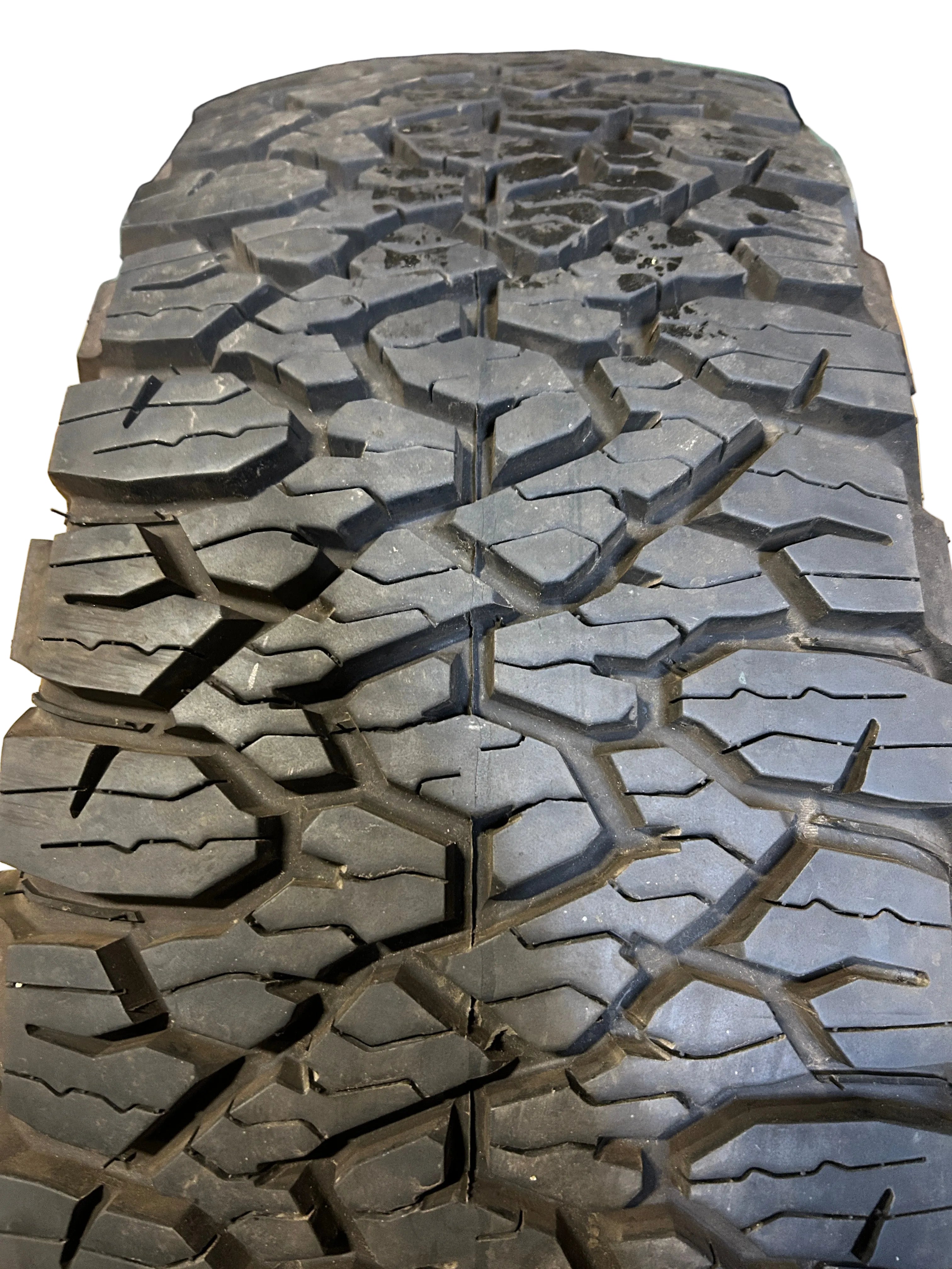 USED 11/32” BFGOODRICH ALL-TERRAIN T/A KO3 LT 285 70 17 116/113S 6PLY TIRE 62187