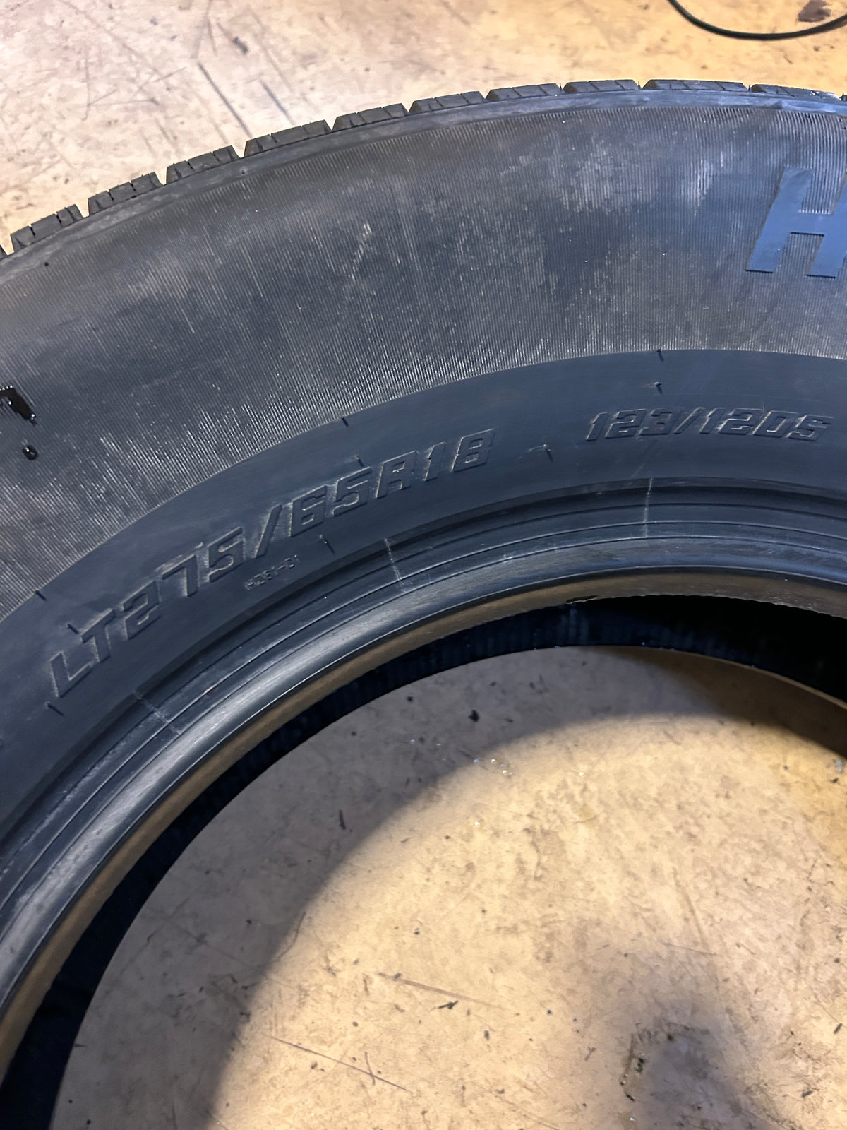 SUPERMAX HT-1 BSW LT 275 65 18 123/120S 10PLY HIGHWAY TIRE LTR1802HTKD