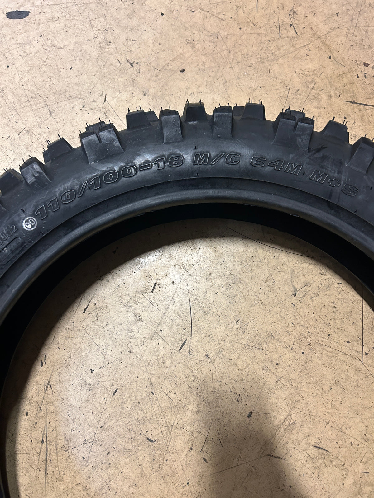 ARTRAX COMPETITION PRO BSW 110 100 18 64M DUAL DIRT BIKE TIRE AX326618110