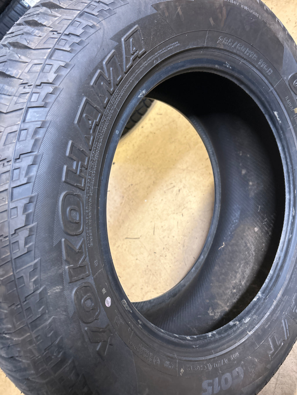 NOS YOKOHAMA GEOLANDAR A/T RBL P 285 60 18 116H ALL TERRAIN TIRE 110101580