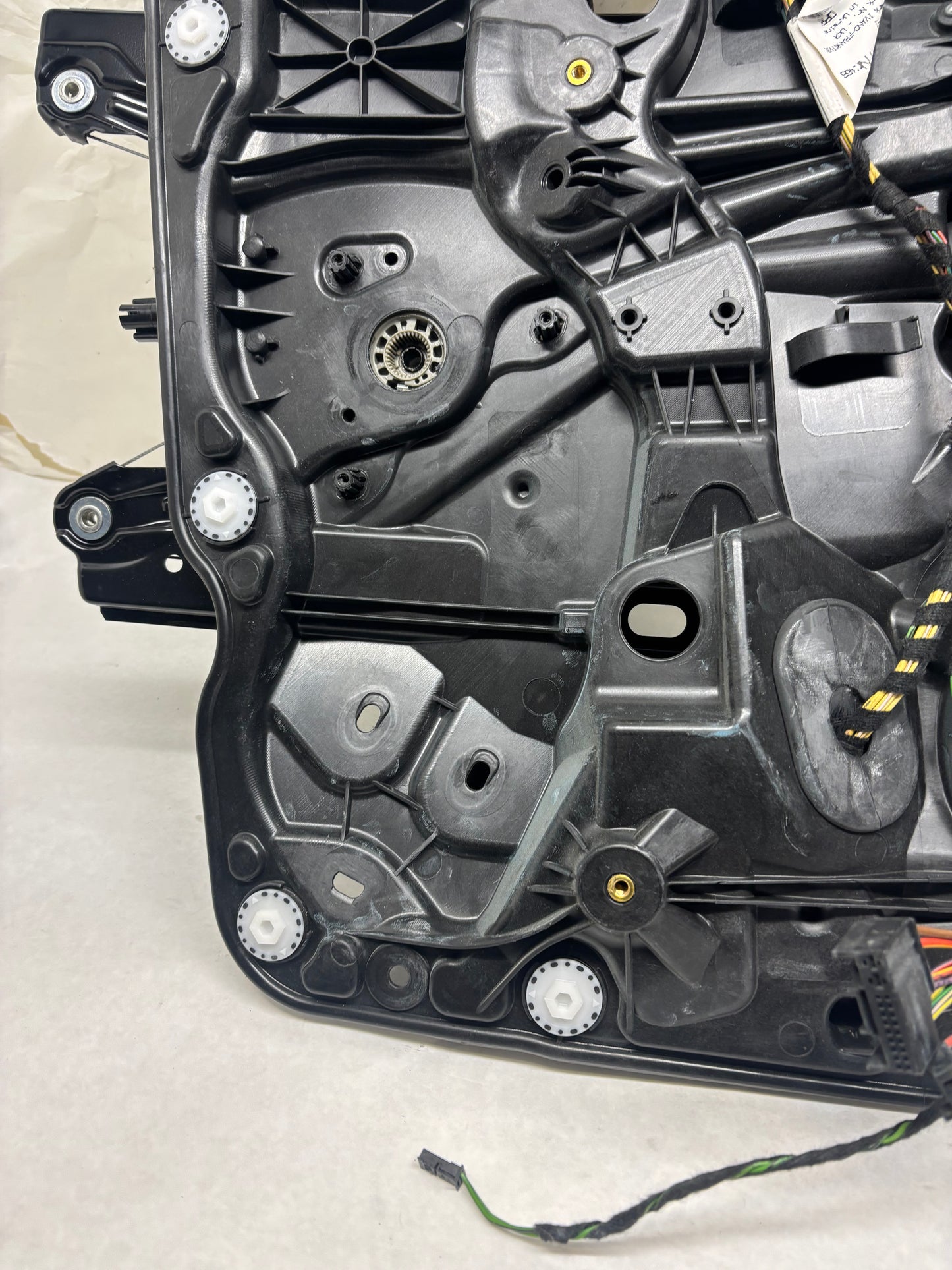 11-17 PORSCHE CAYENNE 958 REAR RS DOOR WINDOW REGULATOR PLATE W/ DOOR HANDLE 7P5 839 756 B