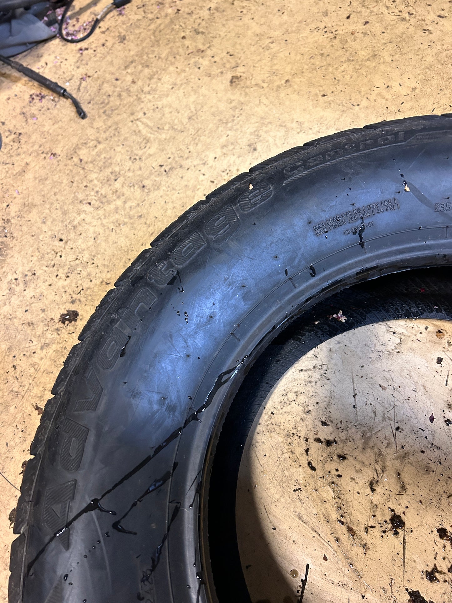 BFGOODRICH ADVANTAGE CONTROL BSW P 235 65 16 103H ALL SEASON TIRE 28566