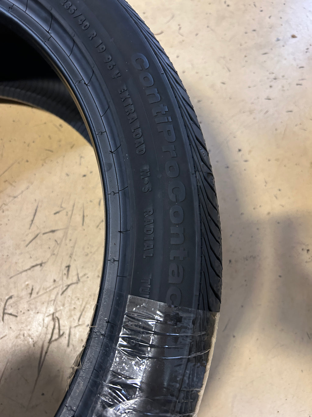 CONTINENTAL CONTIPROCONTACT P 235 40 19 96V XL ALL SEASON TIRE 15490590000
