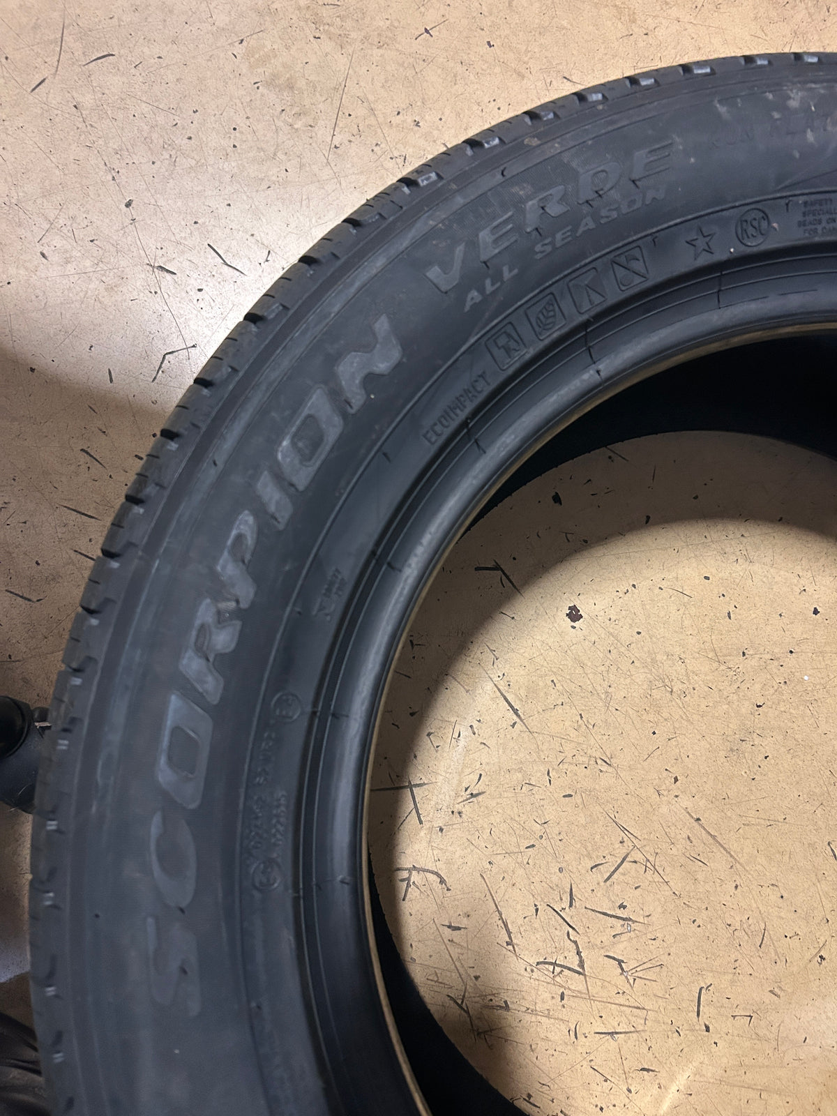 PIRELLI SCORPION VERDE ALL SEASON RFT BSW P 255 55 18 109H  ALL SEASON TIRE 2297900