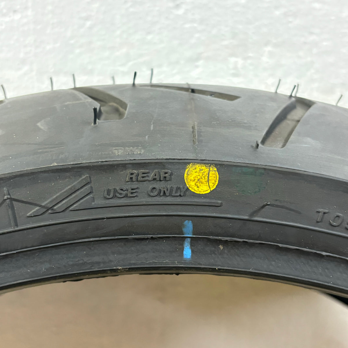 NOS BRIDGESTONE EXEDRA G852 BSW 210 40 18 73H REAR MOTORCYCLE TIRE 002228