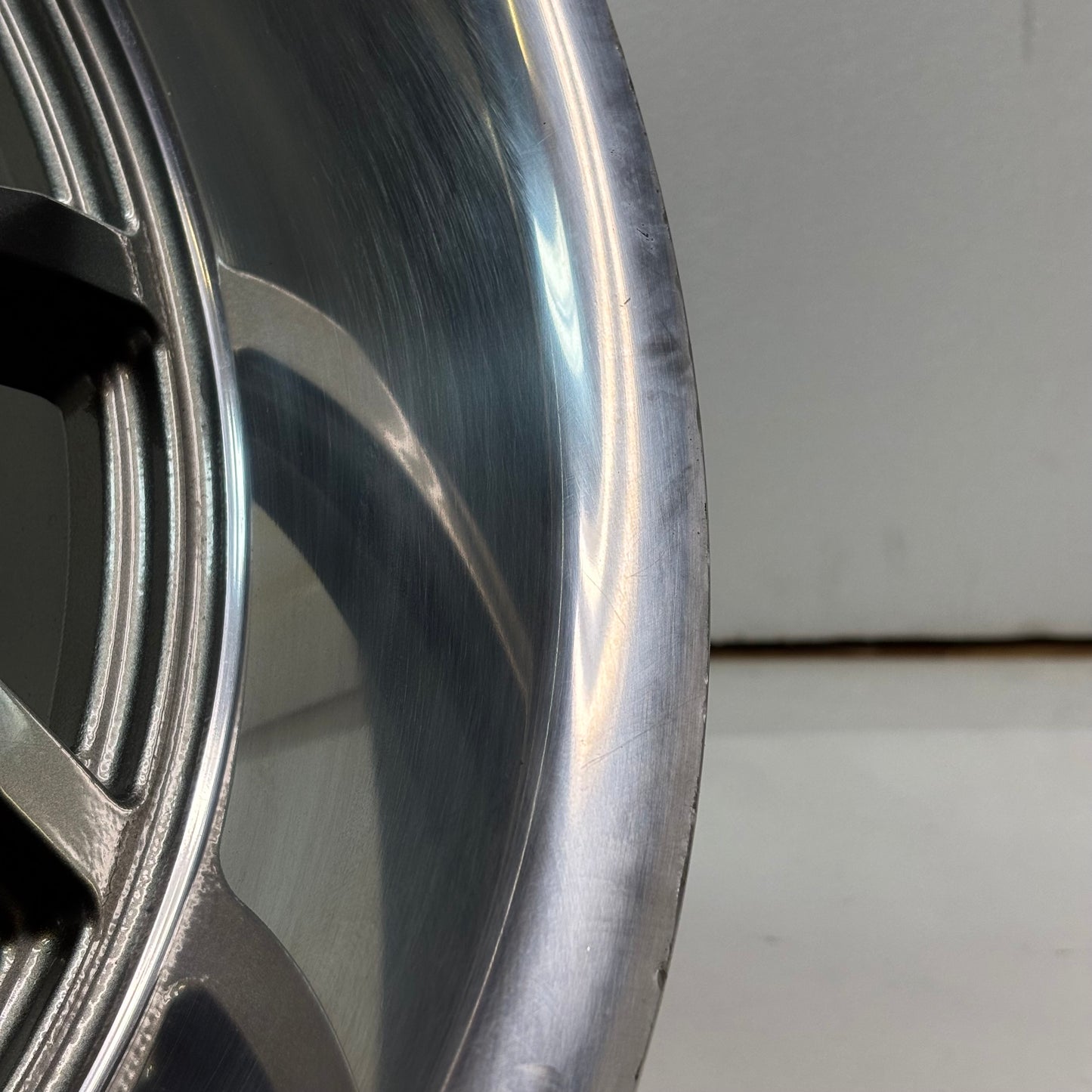 RIDLER 650 WHEEL 18X9.5 5X120.65 GLOSS GREY W/ POLISHED LIP 0MM 650-8961G