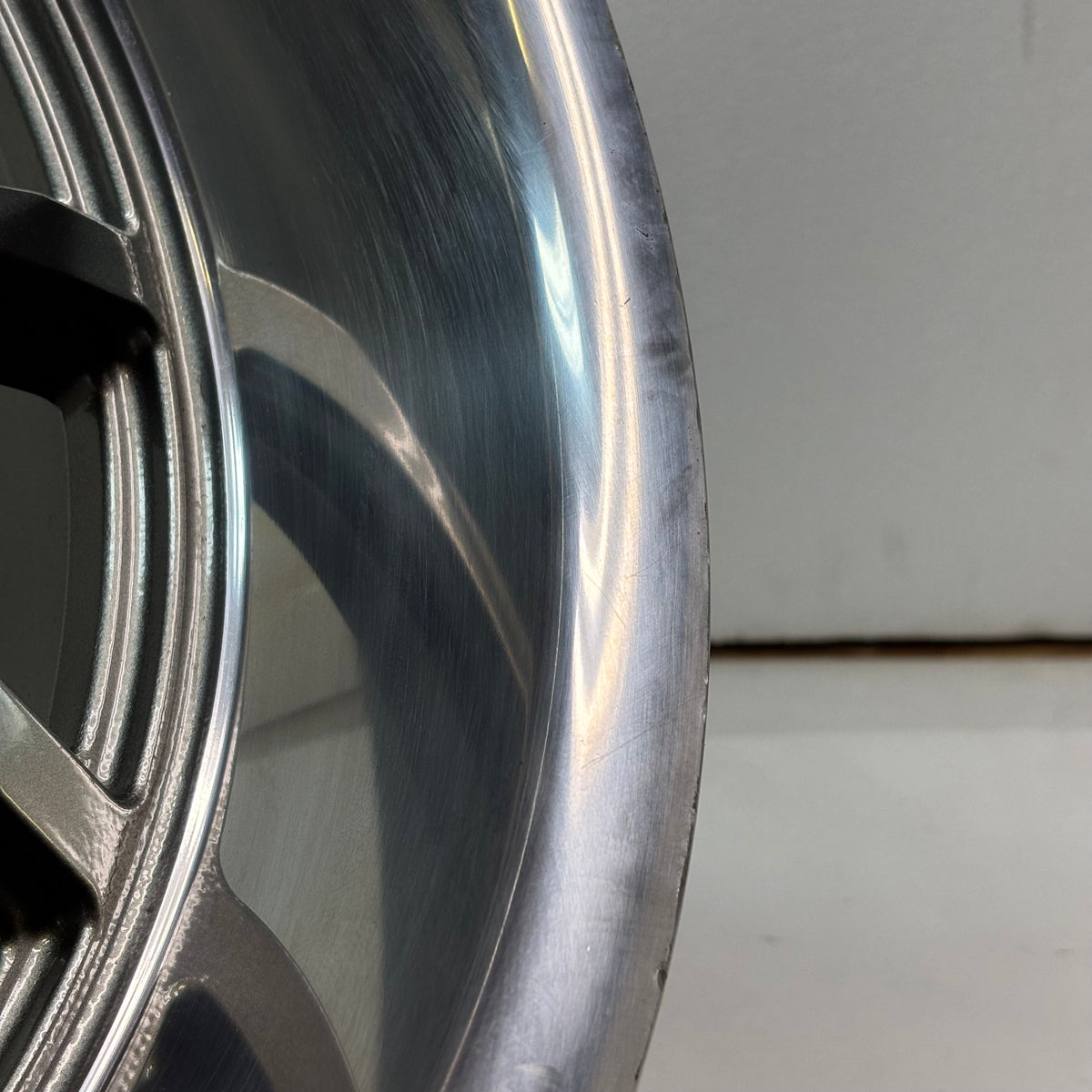 RIDLER 650 WHEEL 18X9.5 5X120.65 GLOSS GREY W/ POLISHED LIP 0MM 650-8961G