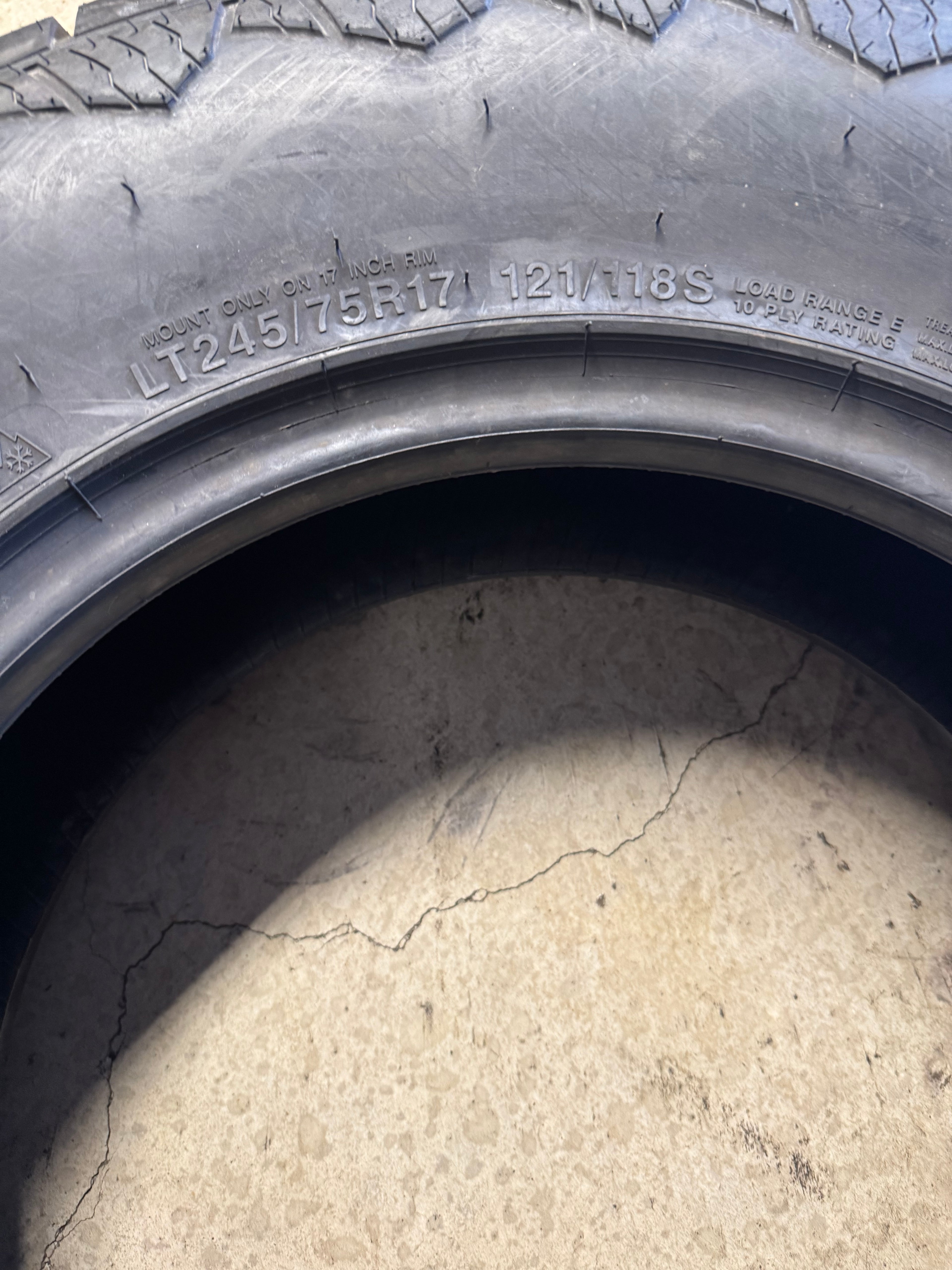 VENEZIA CRUSADE A/T BSW LT 245 75 17 121/118S 10PLY ALL TERRAIN TIRE VZT1055