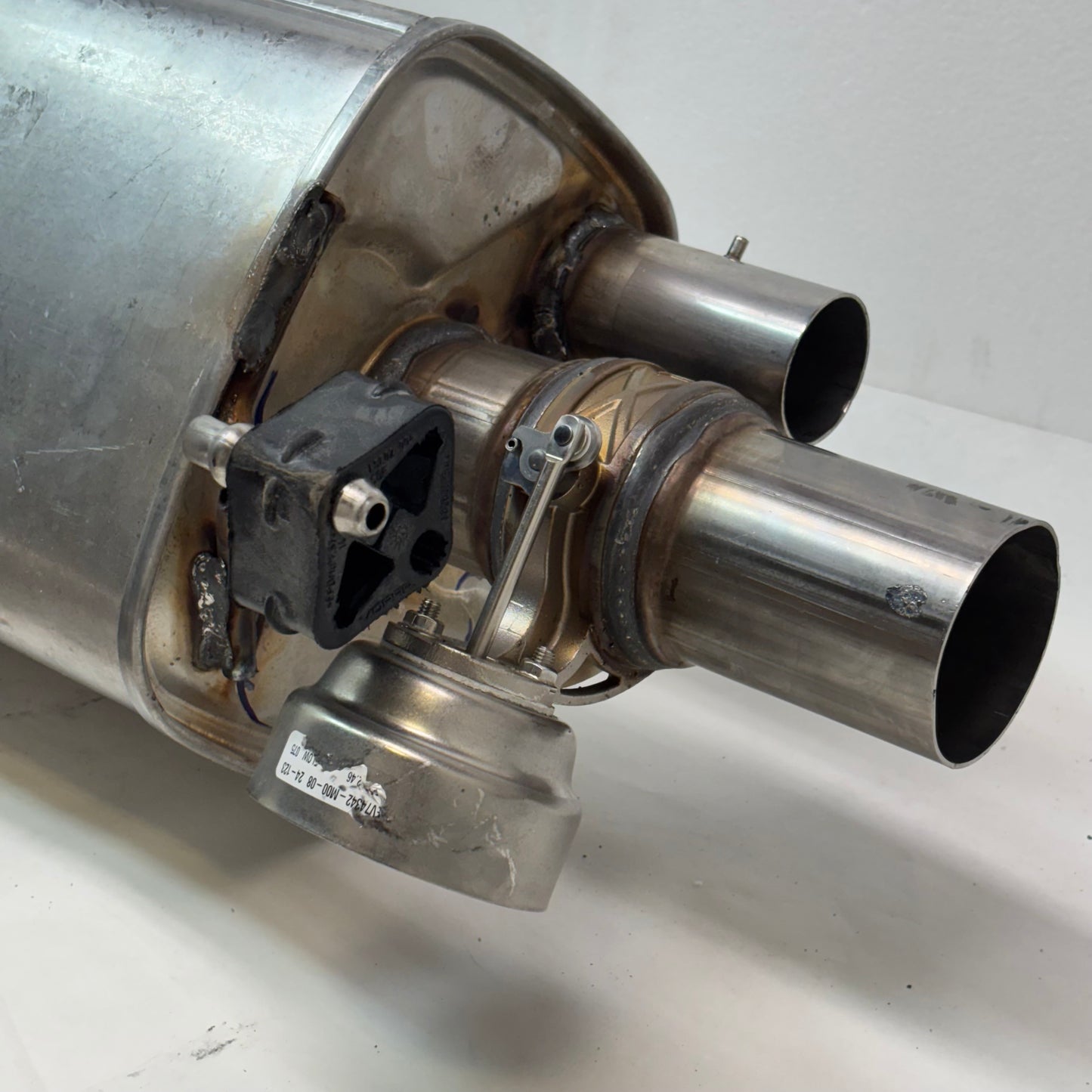 GENUINE MOPAR EXHAUST MUFFLER FOR JEEP WRANGLER 22-24 68483791AI