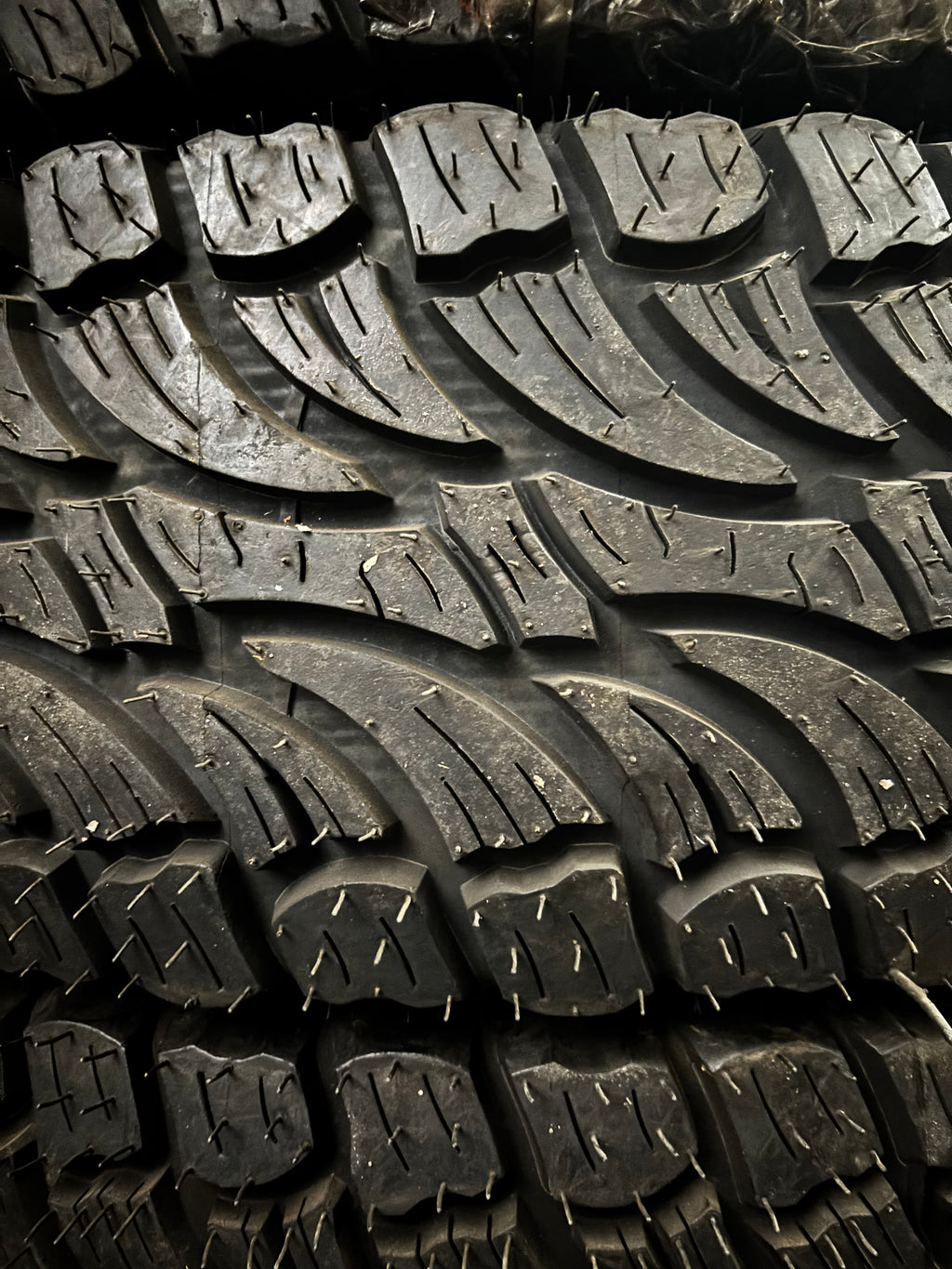 (TODO) TREADWRIGHT AXIOM LT 275 70 18 125/122R LRE 10 PLY RETREAD TIRE