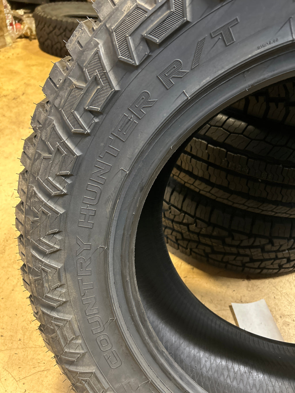 FURY COUNTRY HUNTER R/T BSW LT 35 12.5 20 125Q 12PLY RUGGED TIRE RTF35125020A