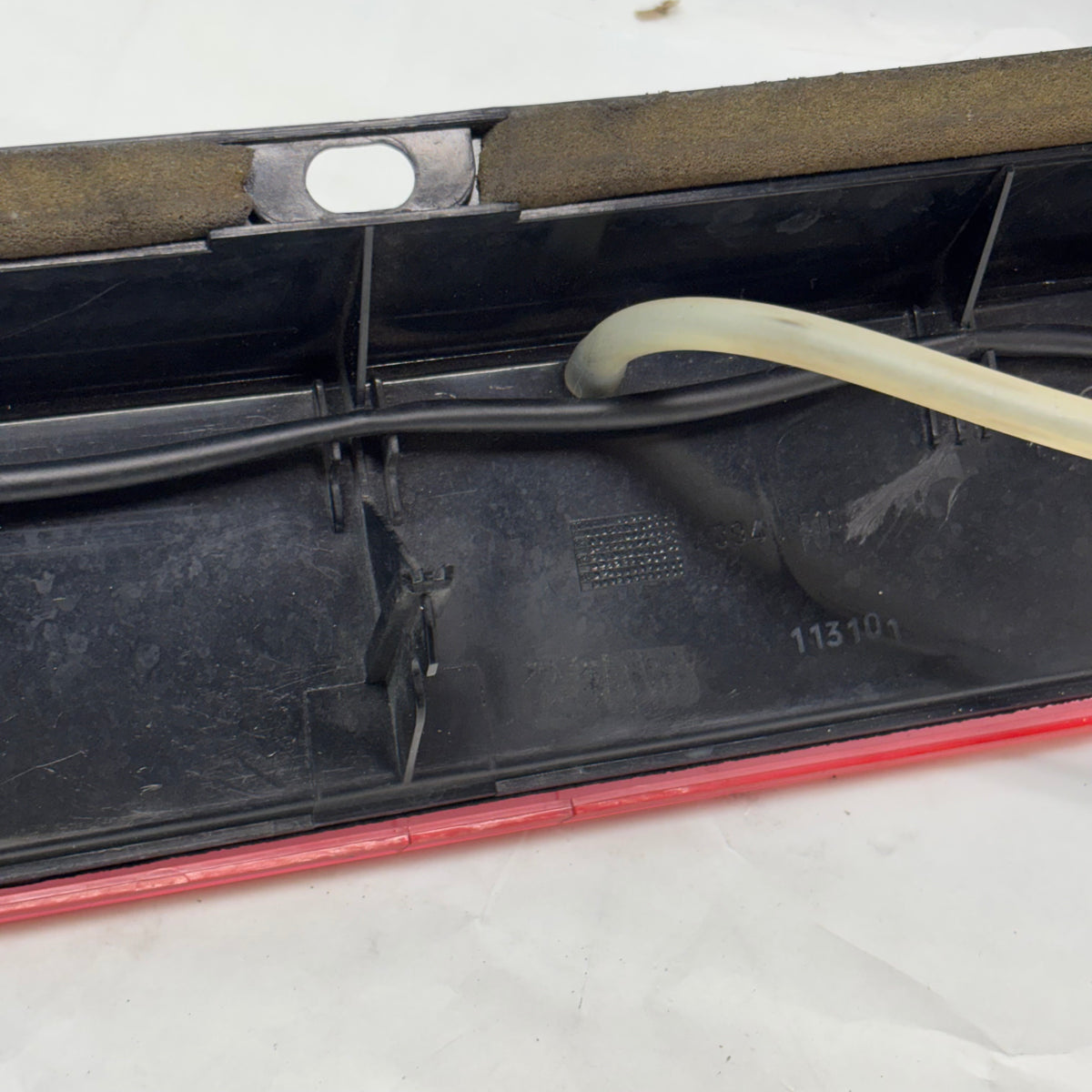 USED GENUINE PORSCHE CARREA 911 84-86 REAR CENTER PANEL LIGHT 0018439R38