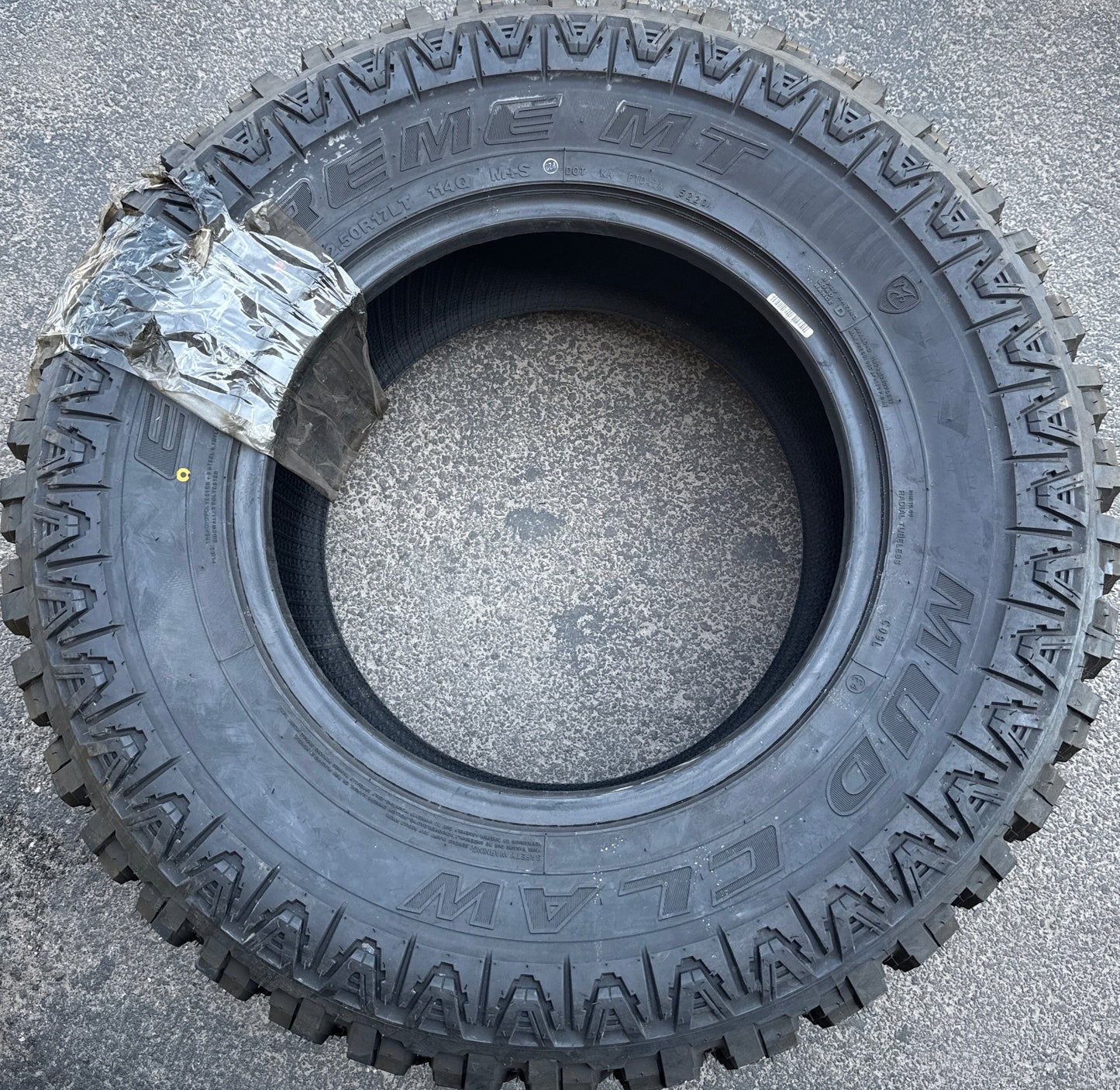 NOS MUD CLAW EXTREME M/T LT 33 12.5 17 114Q LRD 8PLY MUD TERRAIN TIRE MCX93