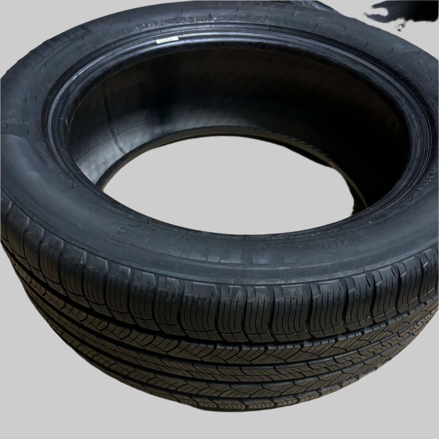 MICHELIN LATITUDE TOUR HP (NO) PORSCHE P 255 50 19 103V SL ALL SEASON TIRE 37853