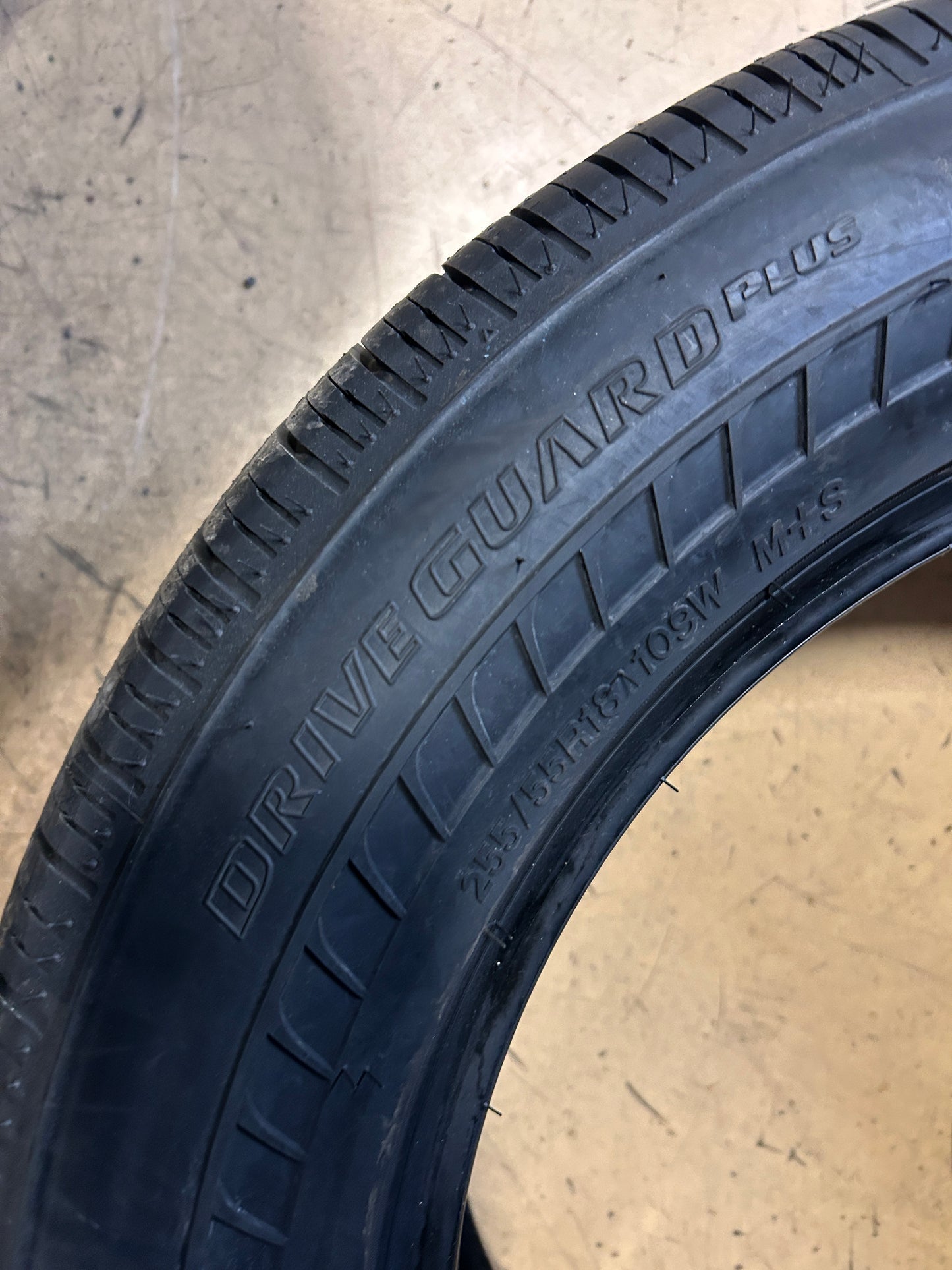2 BRIDGESTONE DRIVEGUARD PLUS RF P 255 55 18 109W XL ALL SEASON TIRE 008415