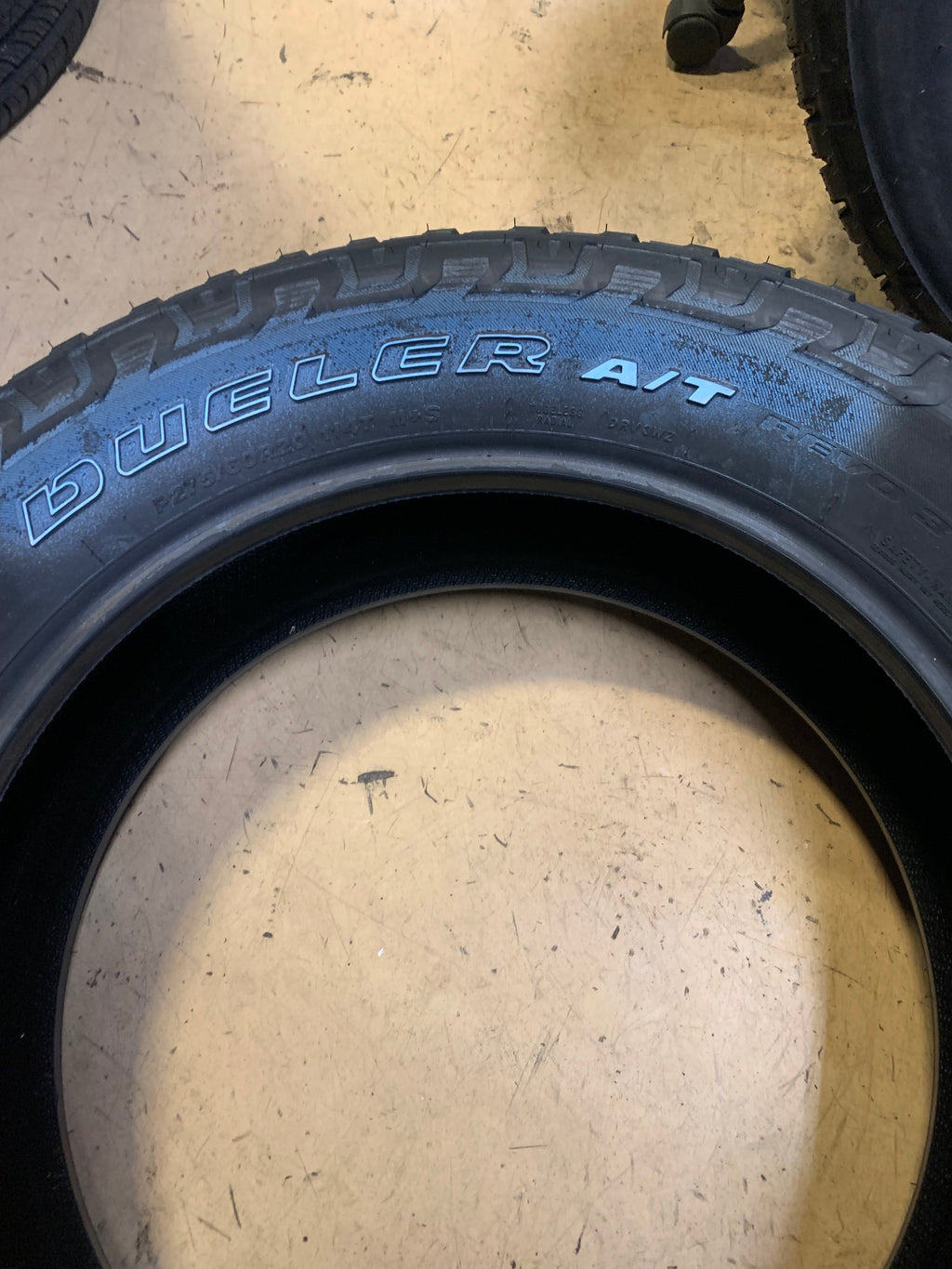 2 BRIDGESTONE DUELER A/T REVO 3 OWL P 275 60 20 114T SL ALL TERRAIN TIRE 000052
