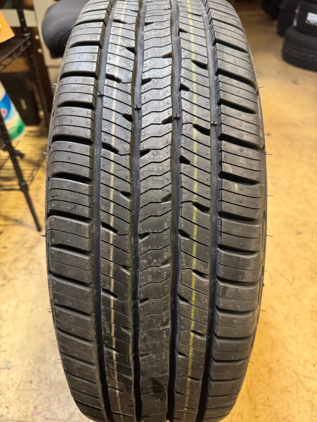 BFGOODRICH ADVANTAGE CONTROL HT BSW P  235 70 16 103T ALL SEASON TIRE 72589