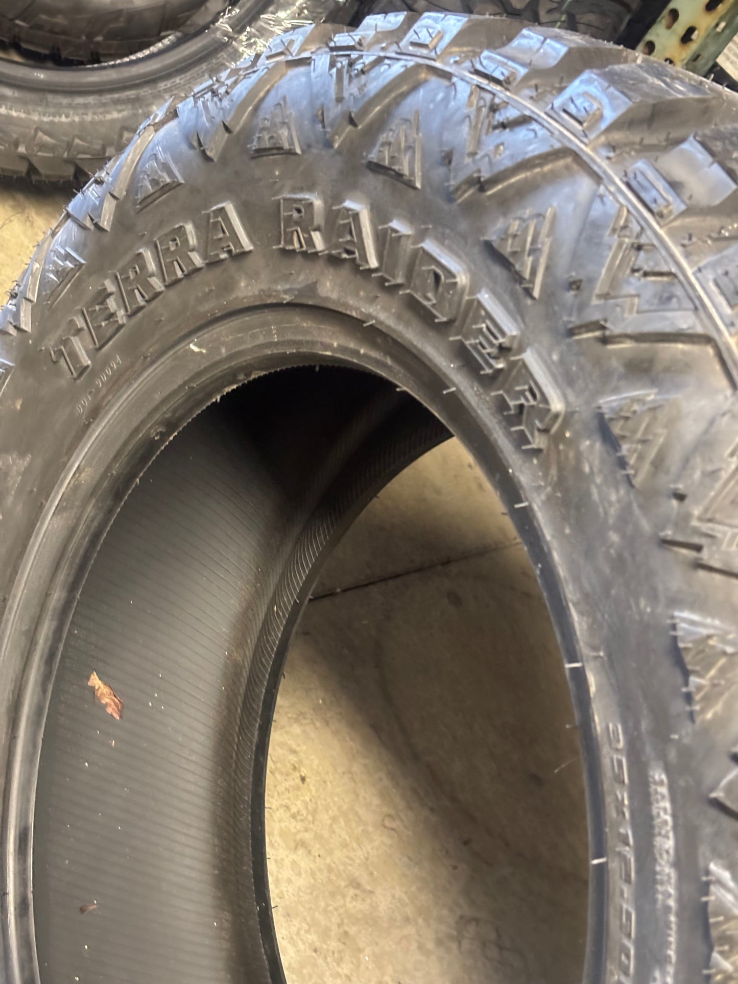 NOS DELIUM TERRA RAIDER M/T BSW LT 35 12.5 20 121Q LRE 10PLY MUD TERRAIN TIRE D235120
