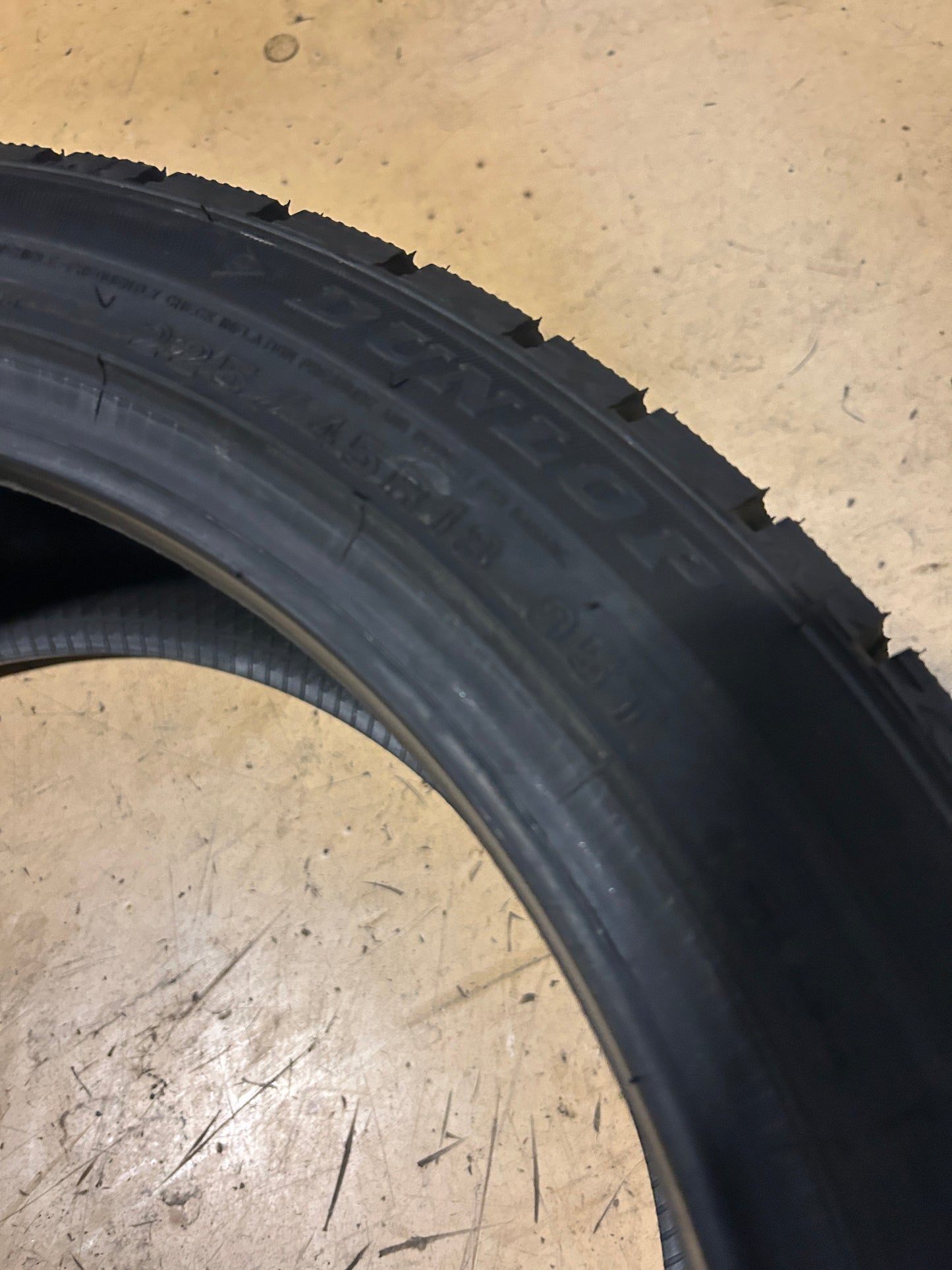 NOS DUNLOP WINTER MAXX 2 BSW P 225 45 18 95T XL WINTER TIRE 266016636
