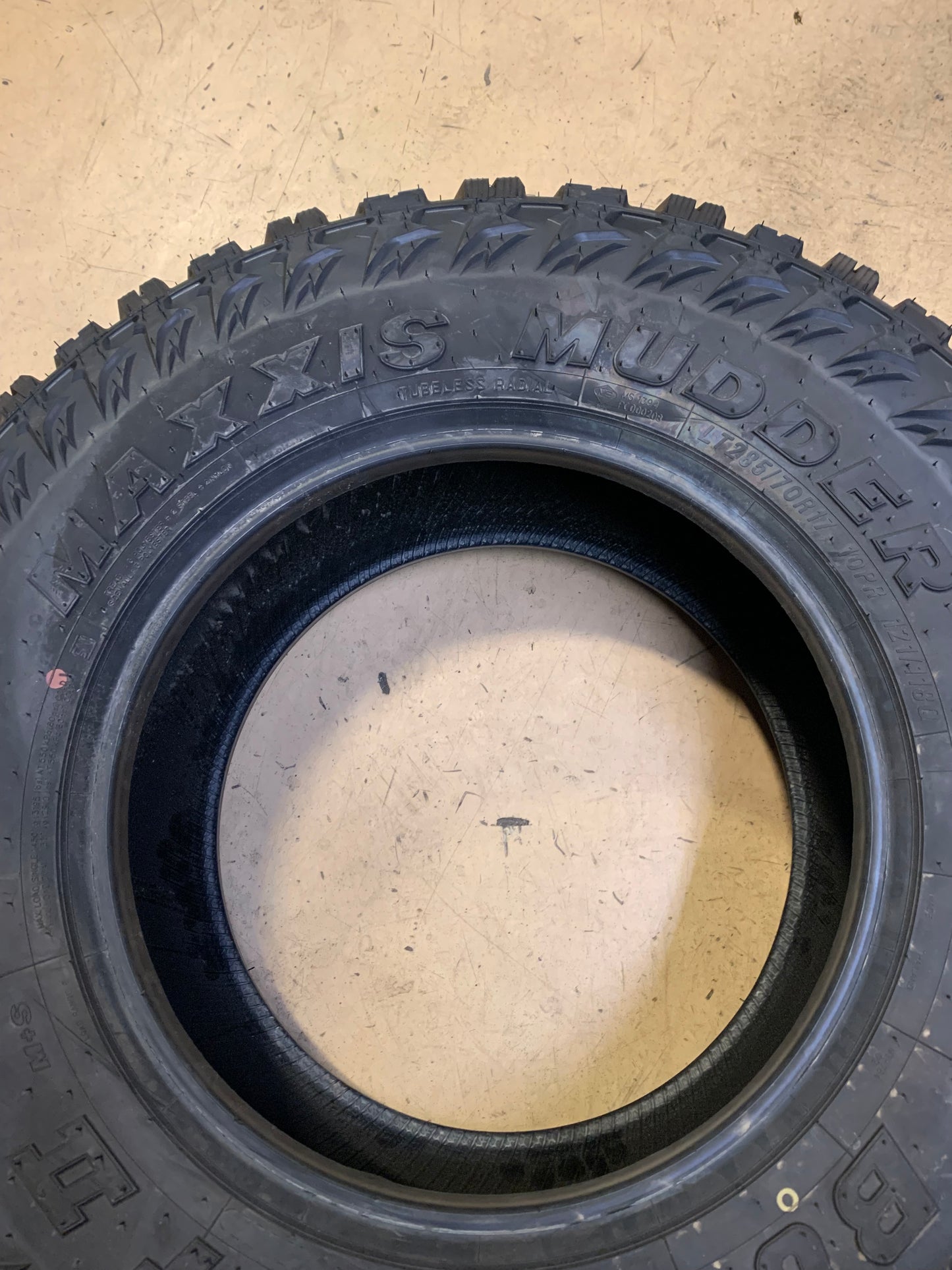 2 MAXXIS BUCKSHOT MUDDER II BSW LT  285 70 17 121/118Q ALL SEASON TIRE TL37314000