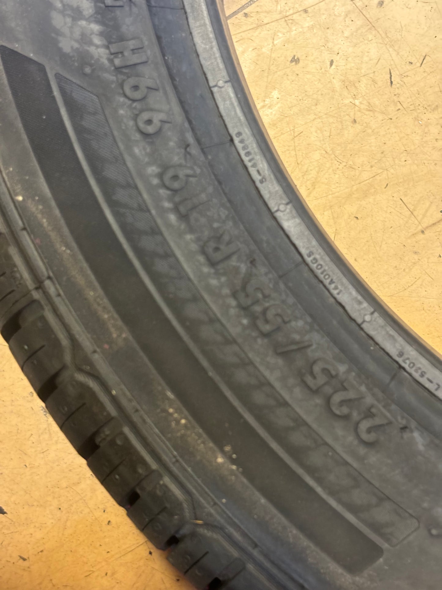 CONTINENTAL TRUECONTACT TOUR P 215 55 17 99H SL ALL SEASON TIRE 15495800000