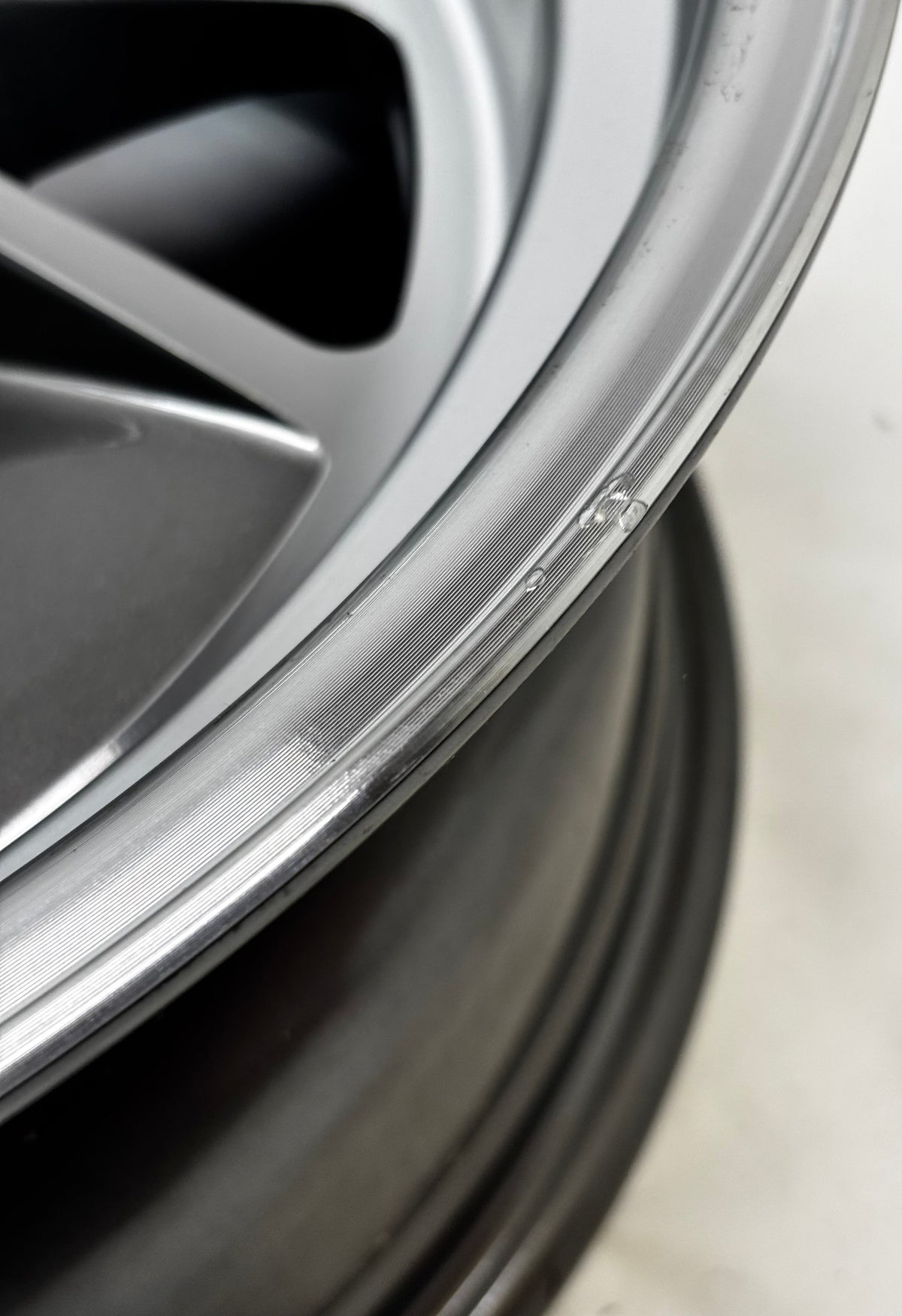 LEGENDARY WHEEL CO. STYLED ALLOY WHEEL 17"X8" CHARCOAL/MACHINED 5X114.3 ET7.4