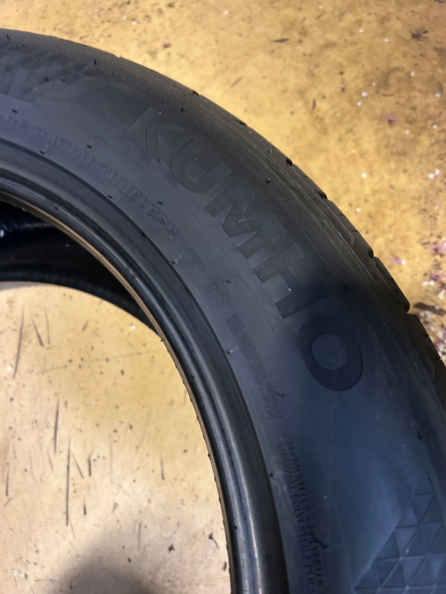 KUMHO CRUGEN HP71 BSW P 265 50 20 111V XL ALL SEASON TIRE 2230023