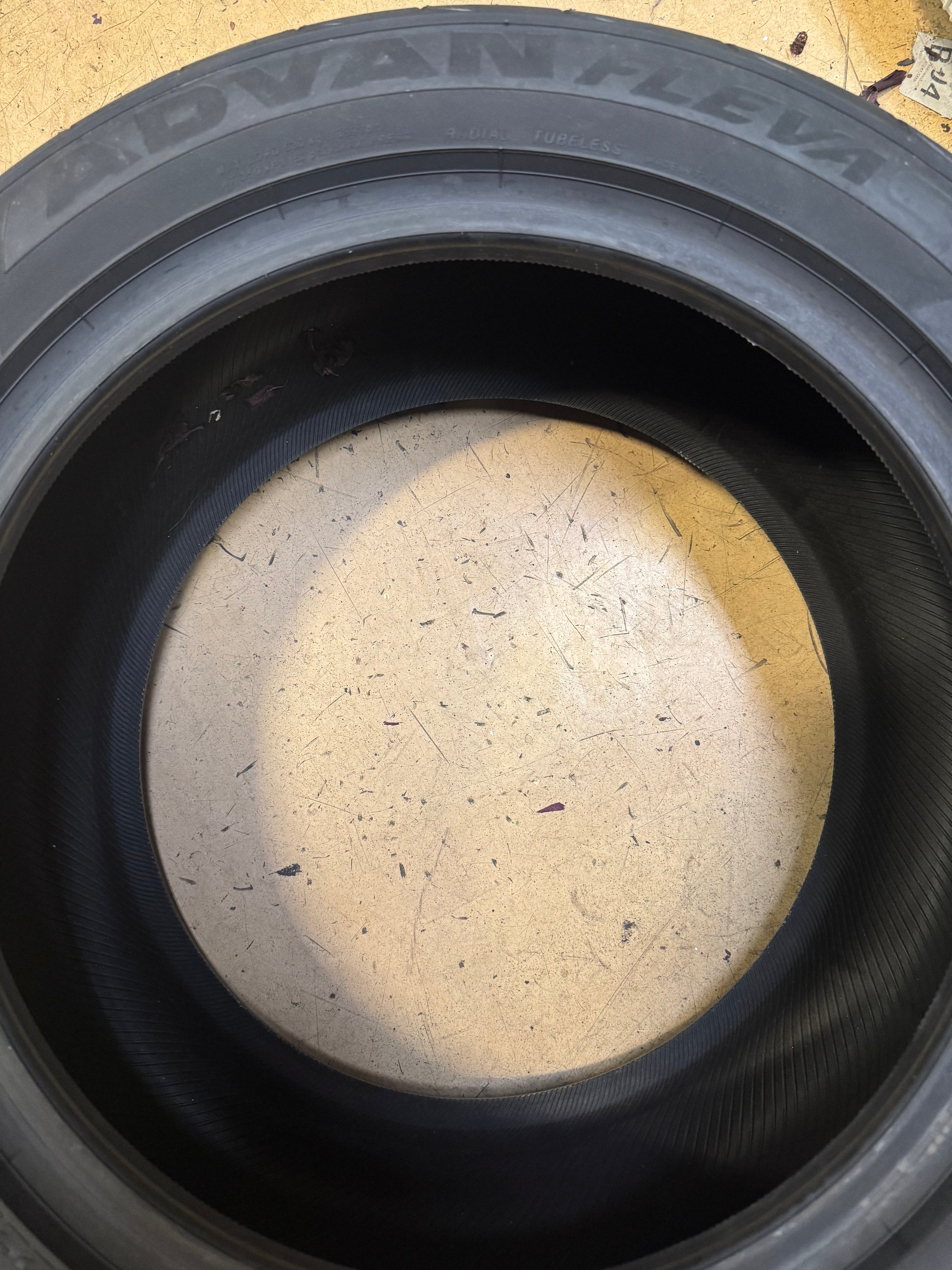 YOKOHAMA ADVAN FLEVA V701 BSW P 225 50 16 92W UHP SUMMER TIRE 110170139