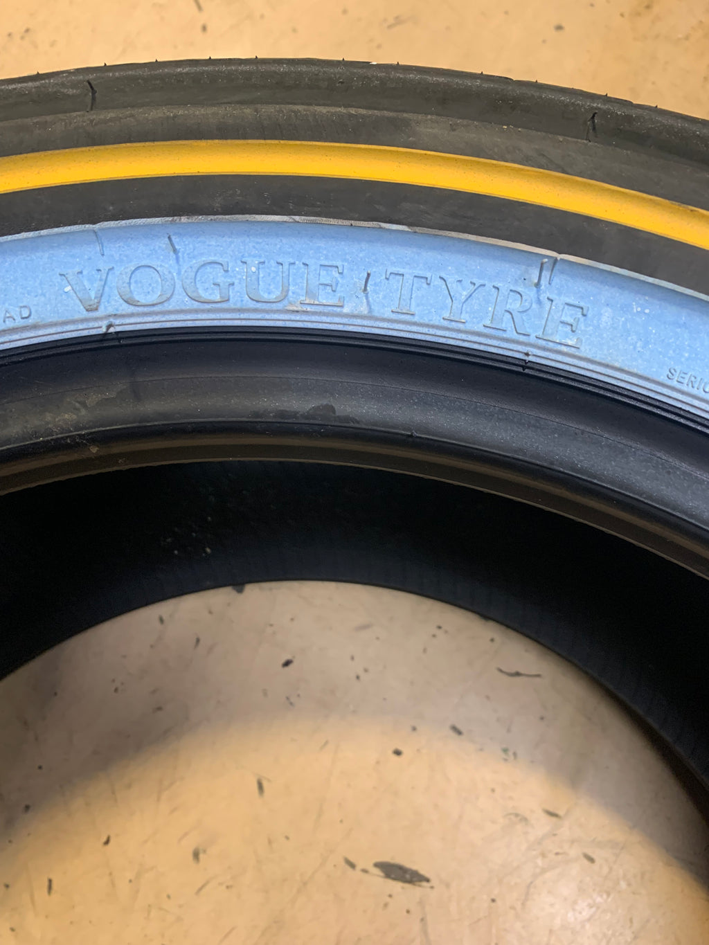 VOGUE CUSTOM BUILT RADIAL WG P 235 50 17 100H XL ALL SEASON TIRE 03206631