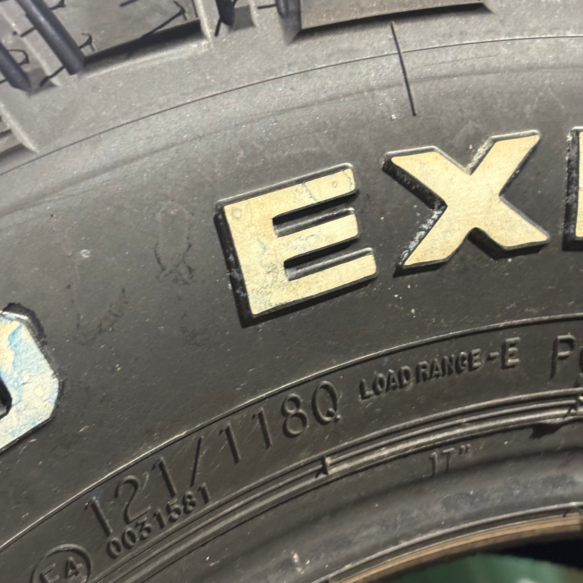 MICKEY THOMSPON BAJA LEGEND EXP RWL LT 285 70 17 121/118Q HYBRID ALL TERRAIN TIRE 90000067178