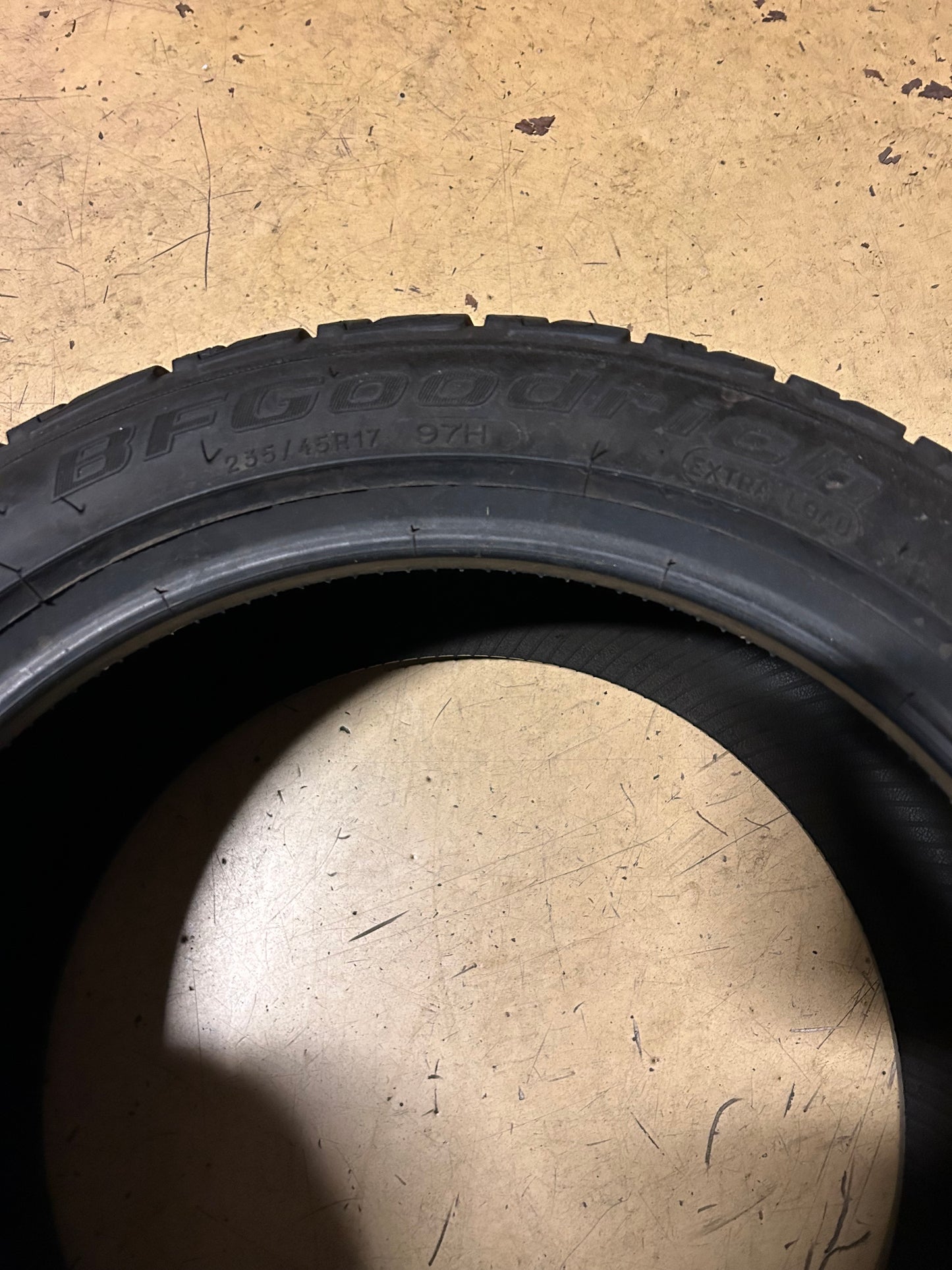 NOS BFGOODRICH ADVANTAGE T/A SPORT BSW P 235 45 17 87H XL ALL SEASON TIRE 48627
